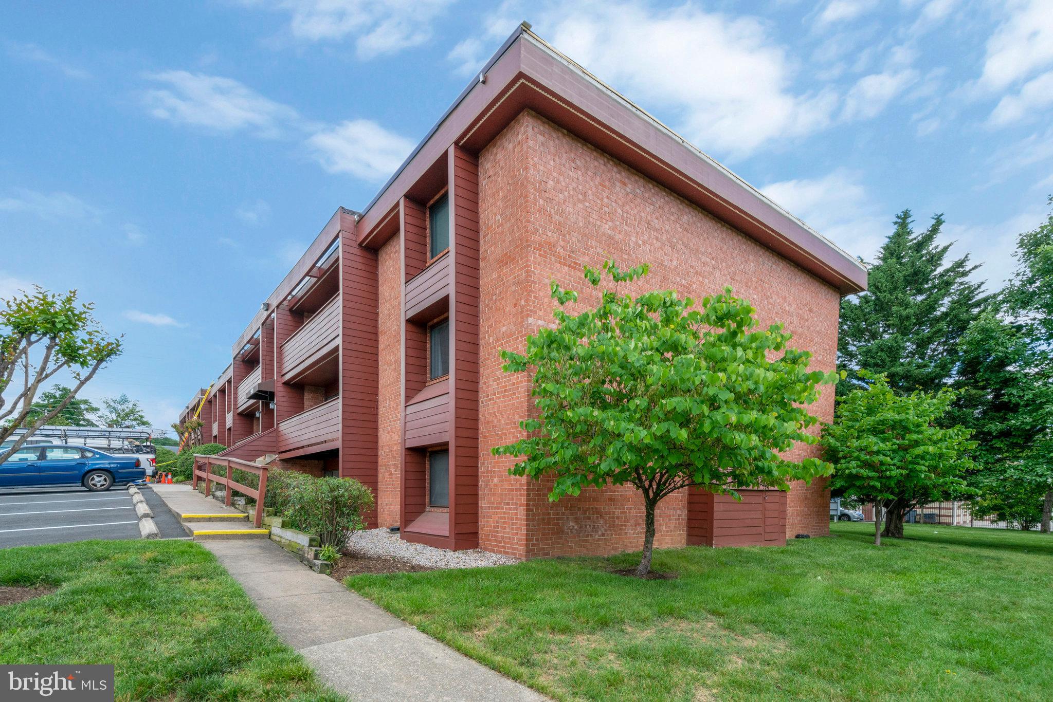 GEORGE MASON VILLAGE - Residential