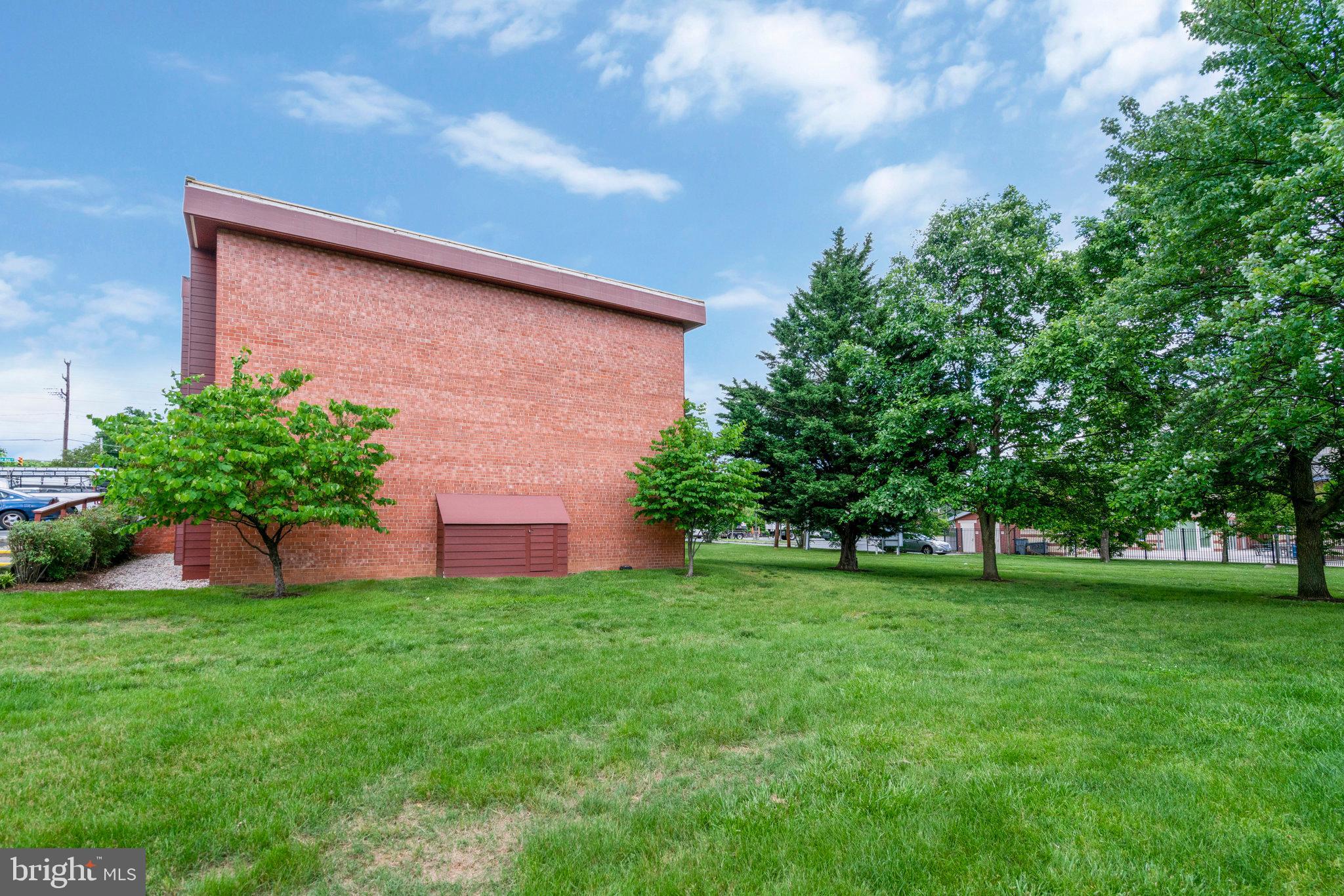 GEORGE MASON VILLAGE - Residential