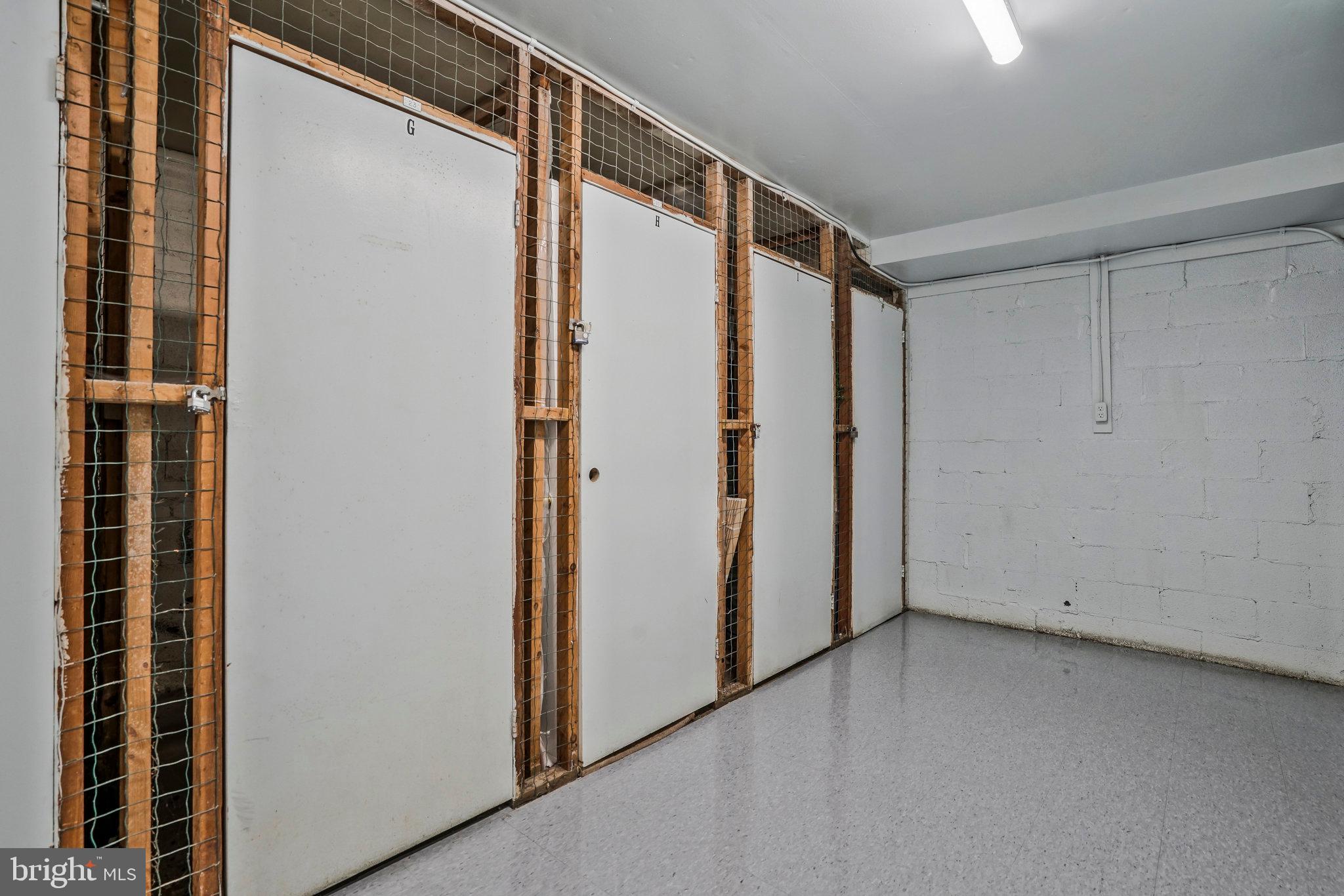 GEORGE MASON VILLAGE - Residential