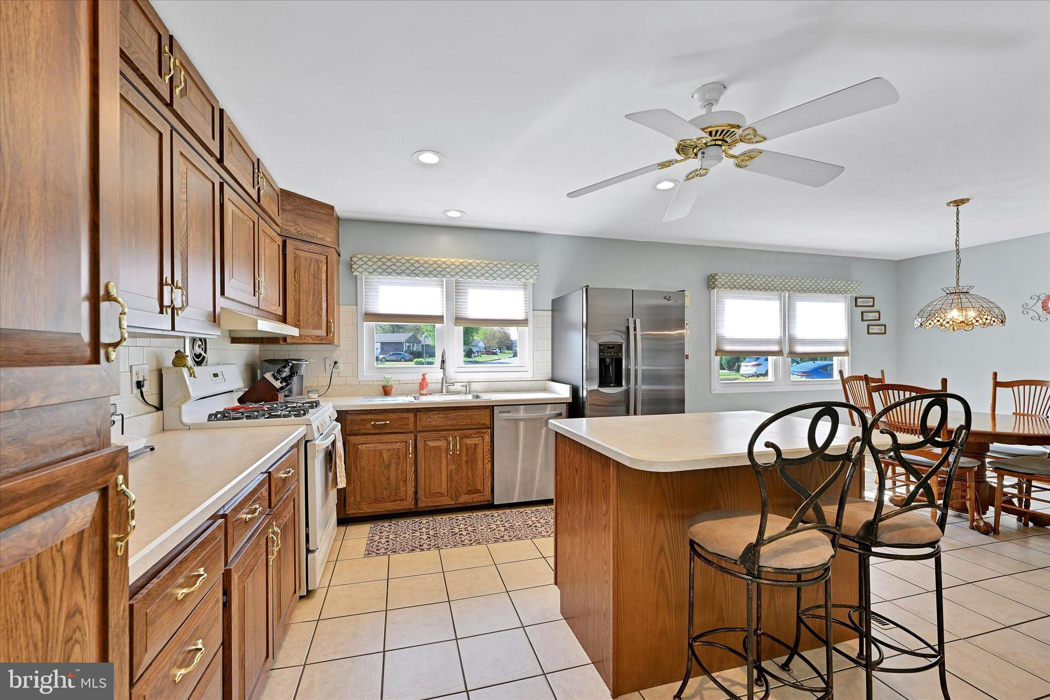 PARKWAY MANOR - Residential