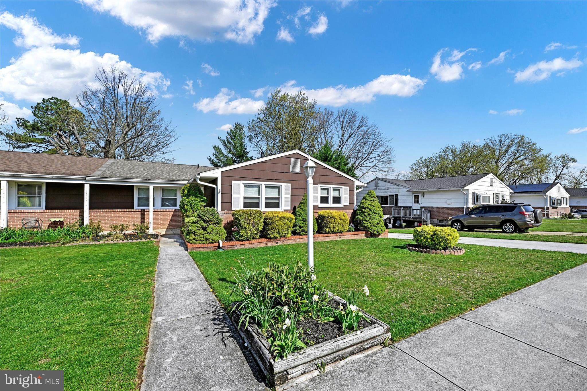 PARKWAY MANOR - Residential