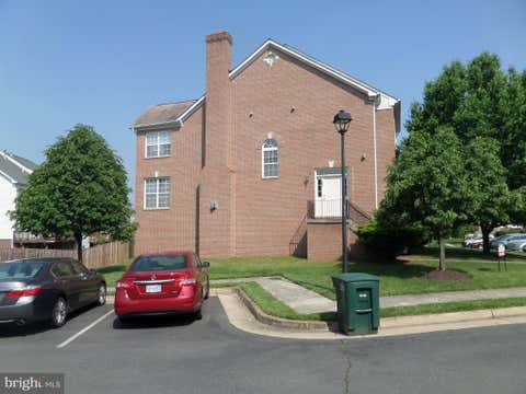 Townhouse For Rent - 675 Mcleary Square<br/> LEESBURG, VA 20175