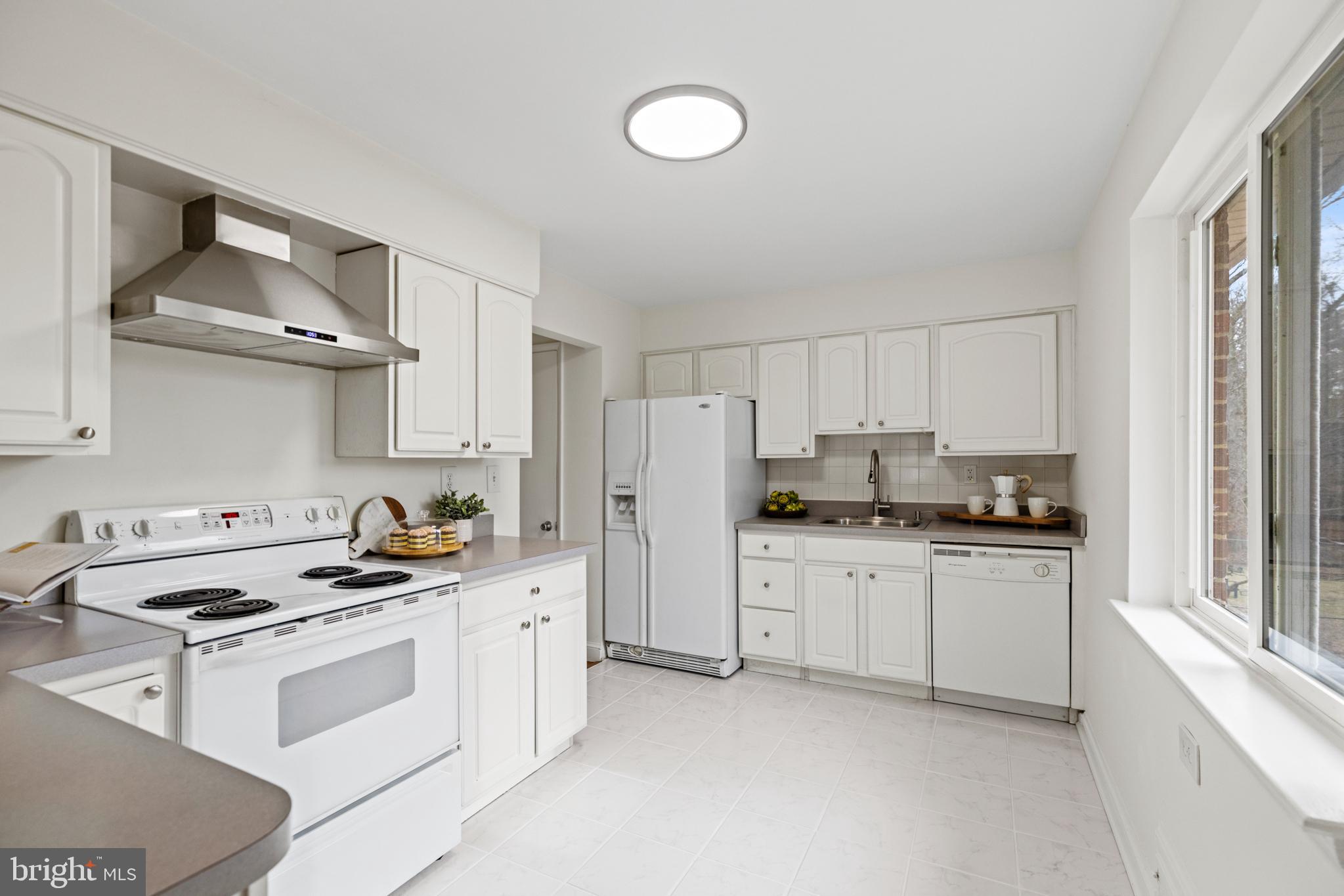 BROYHILL CREST - Residential