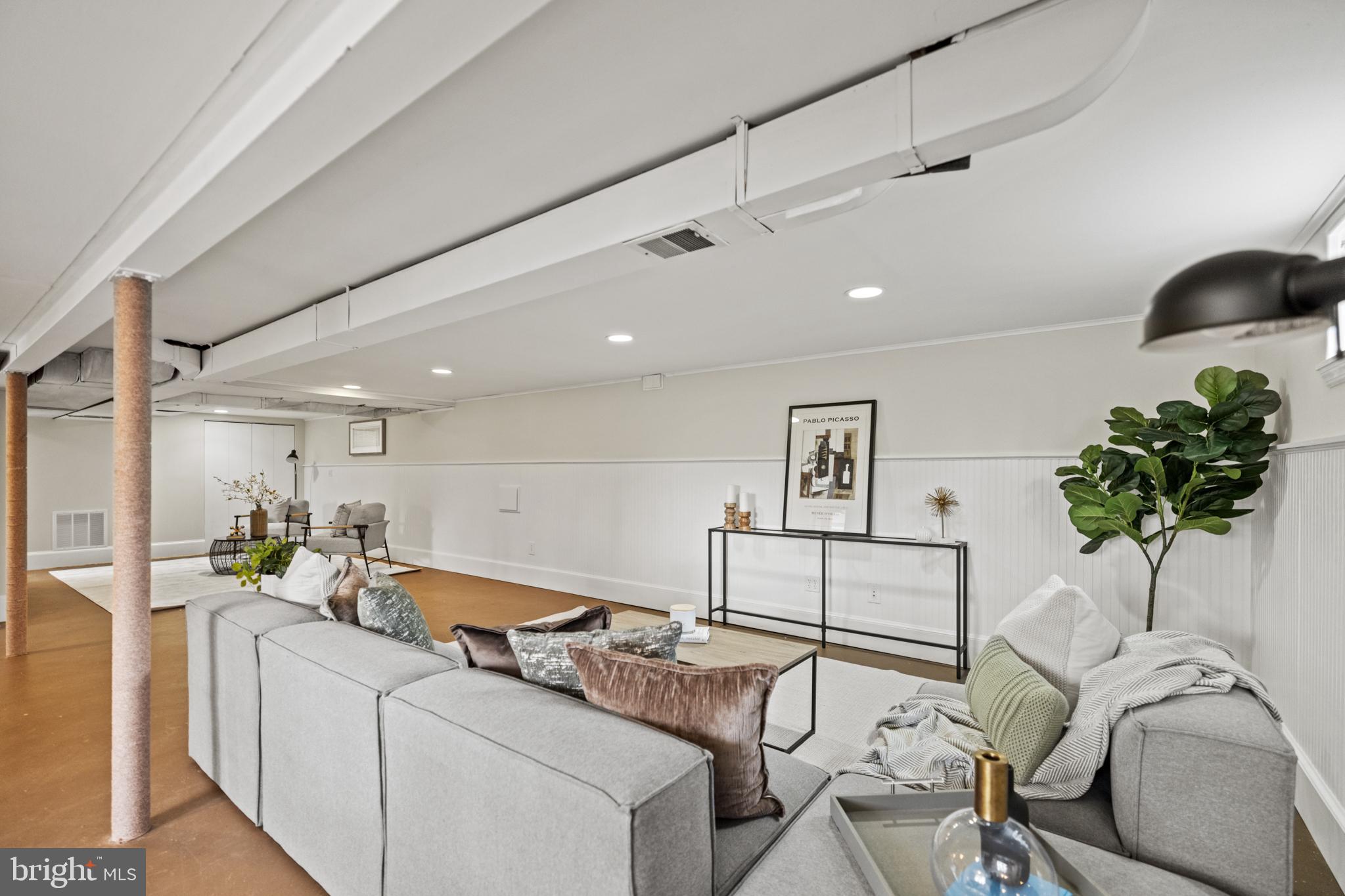 BROYHILL CREST - Residential