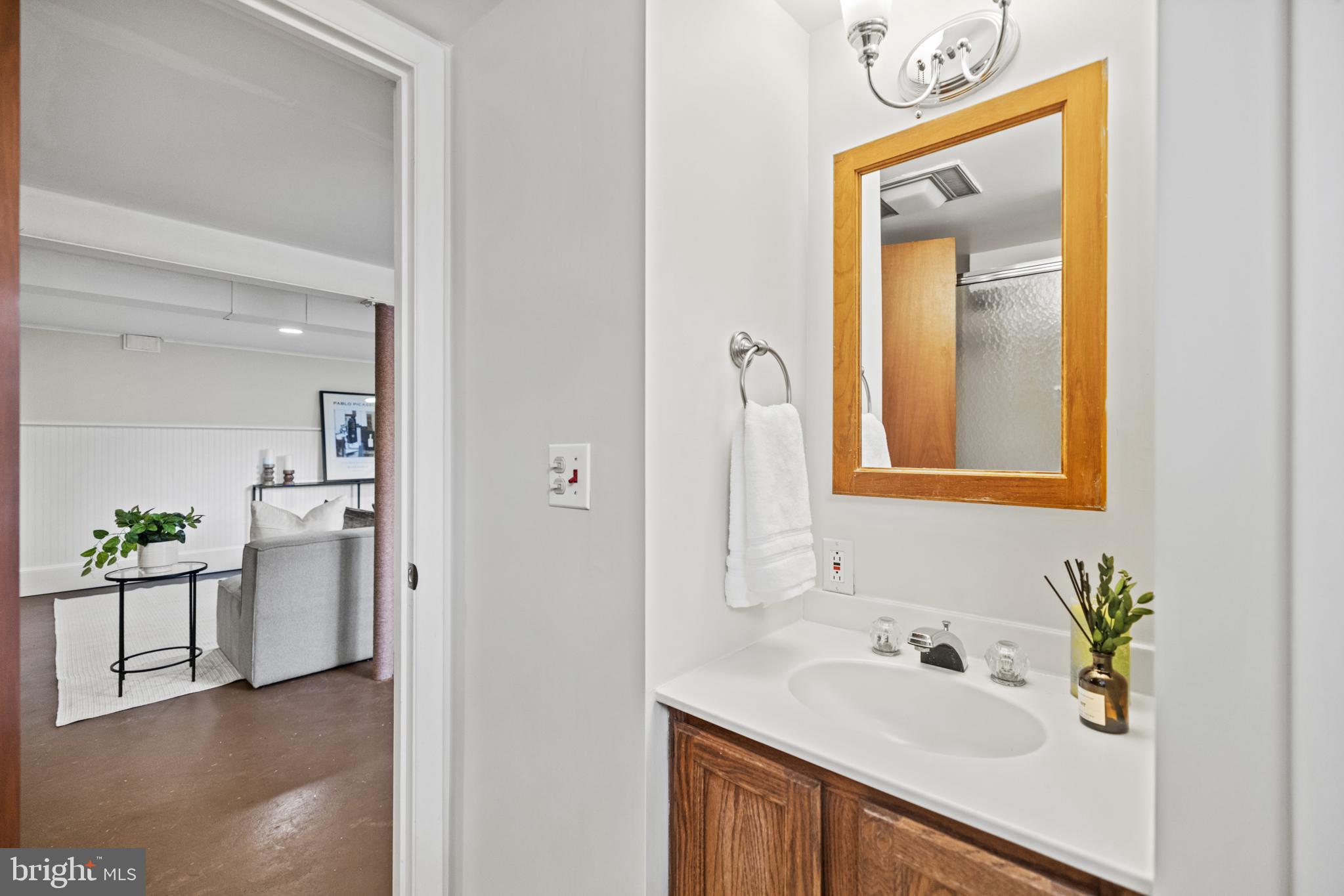 BROYHILL CREST - Residential