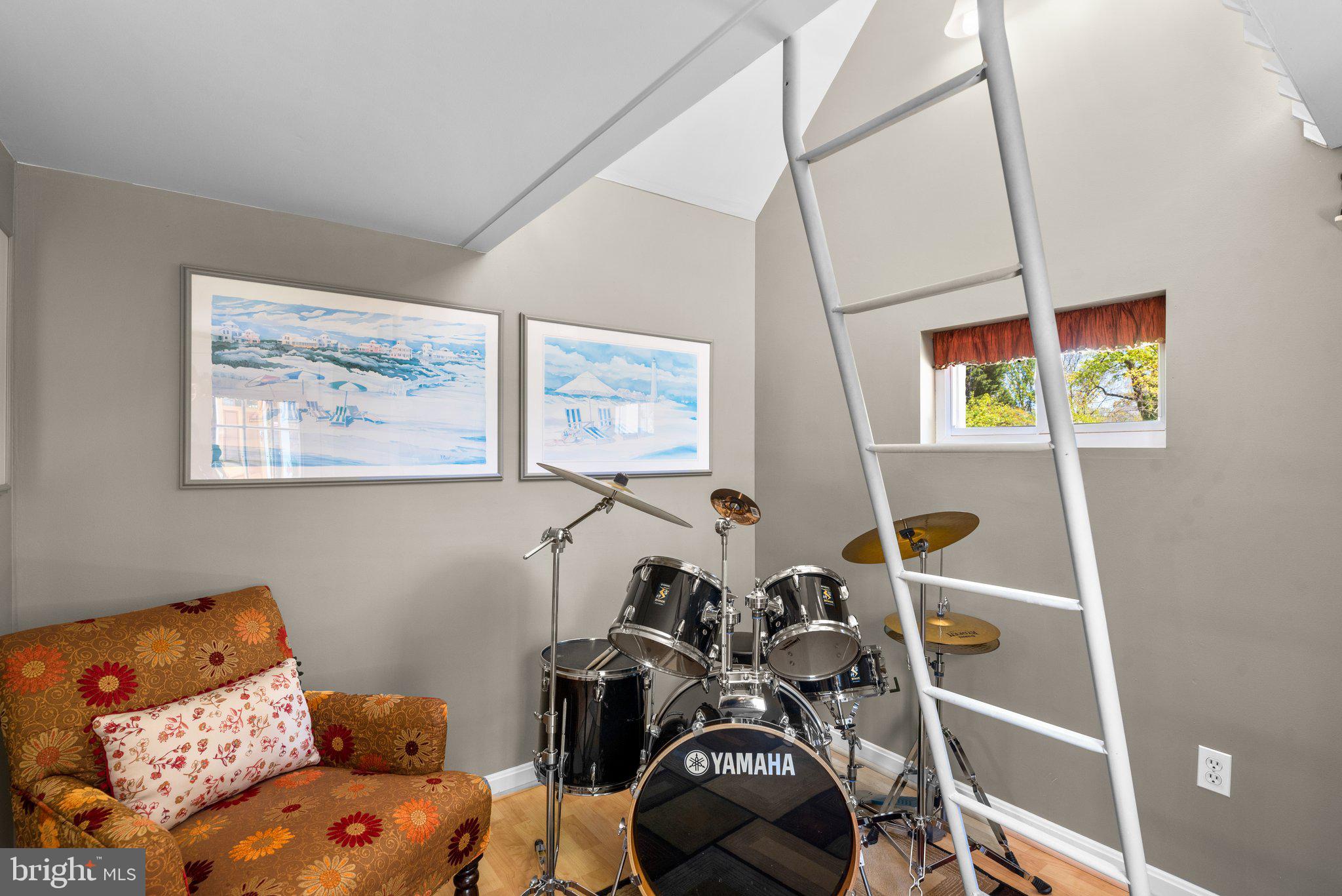 MAGOTHY MANOR - Residential