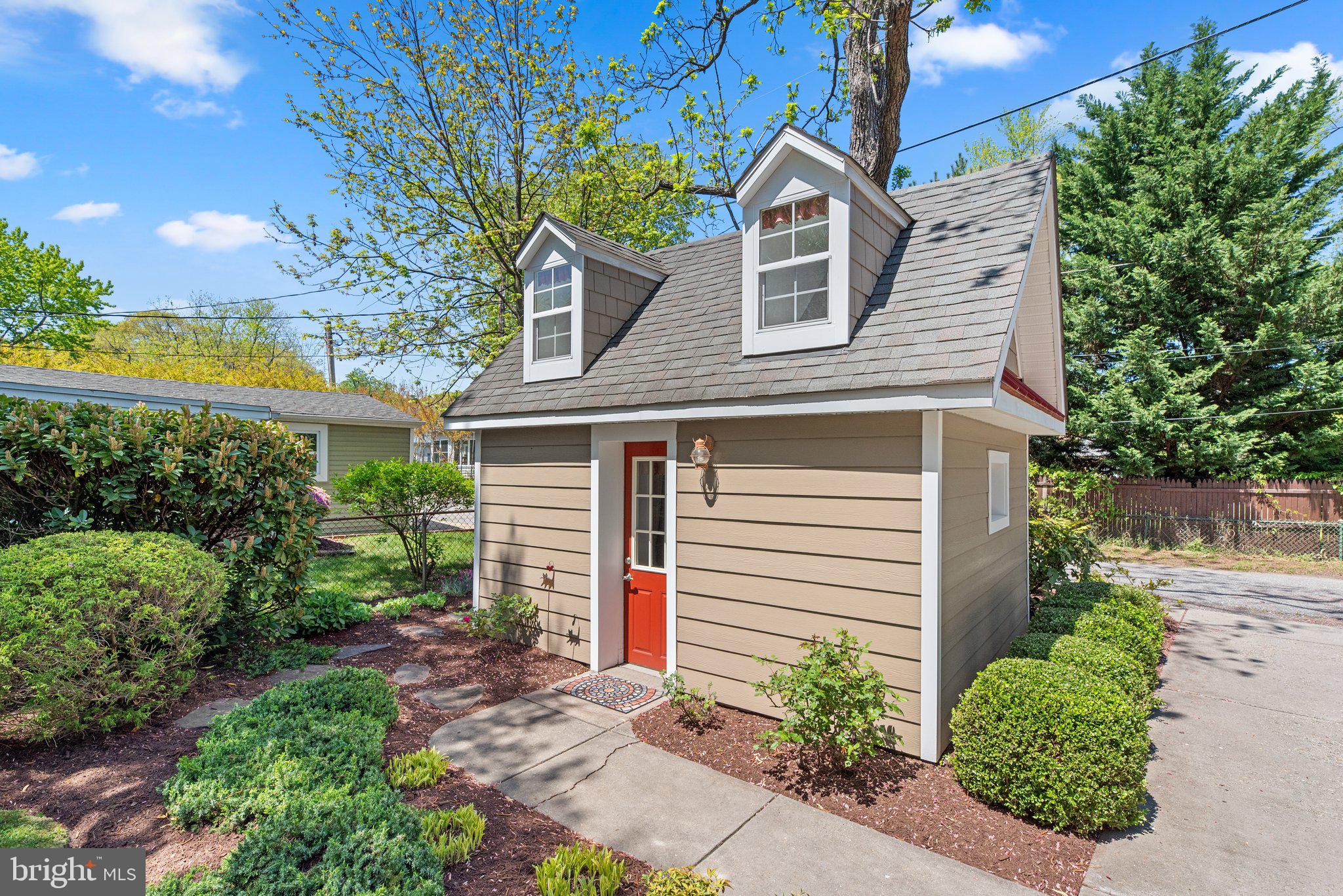 MAGOTHY MANOR - Residential