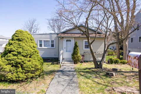 61 CHESTNUT LANE PINE HILL NJ 08021