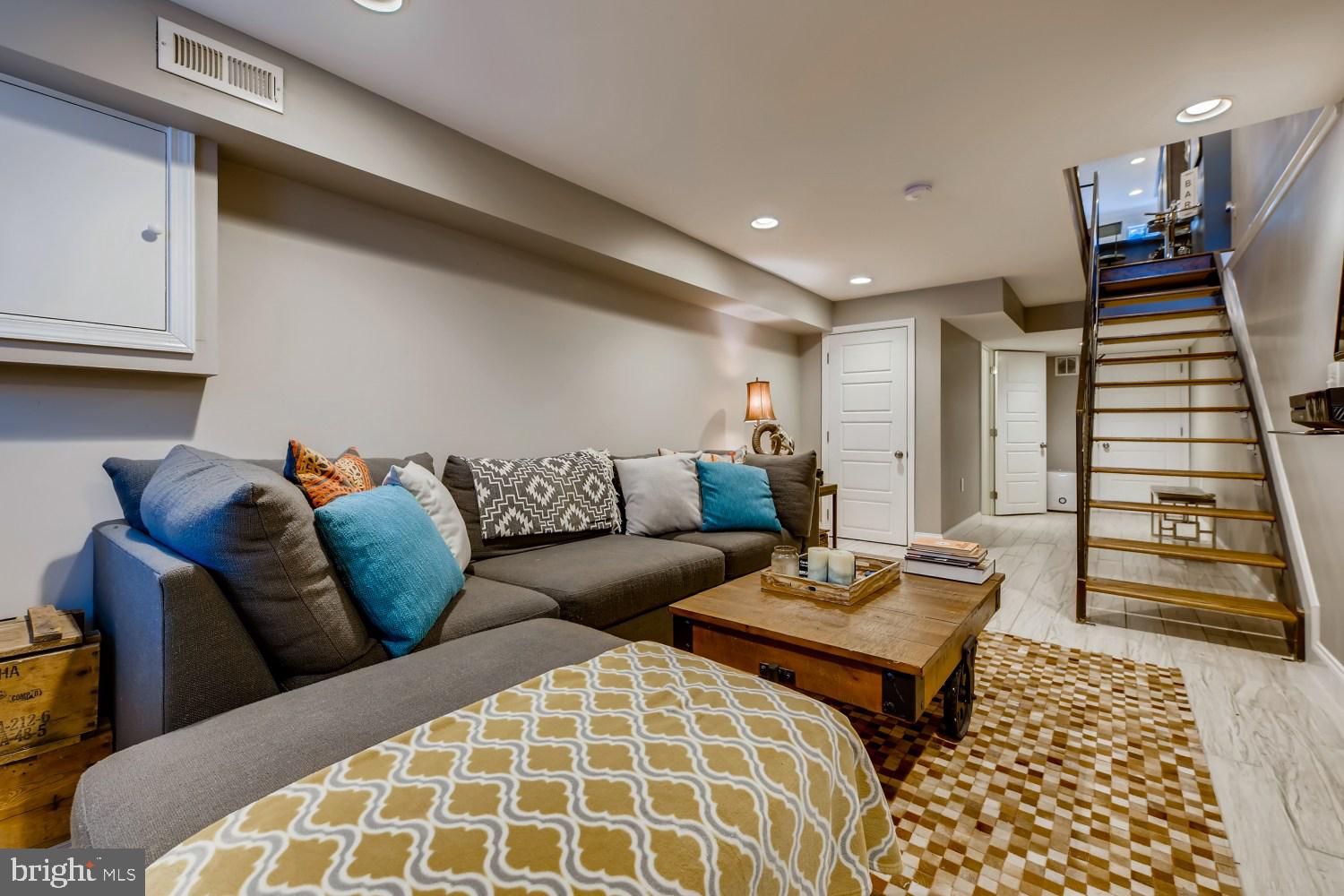 HAMPDEN HISTORIC DISTRICT - Residential