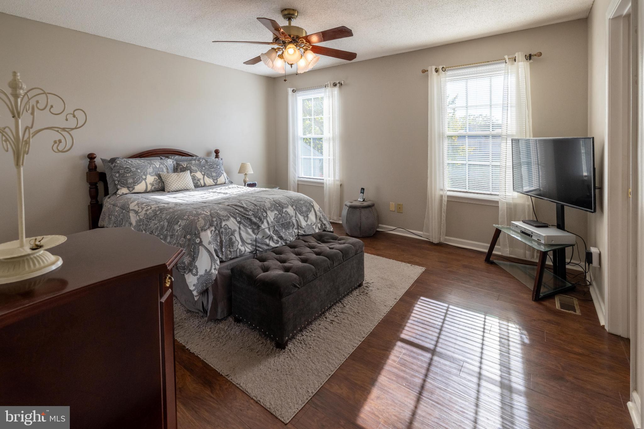 HIDDEN FIELDS - Residential