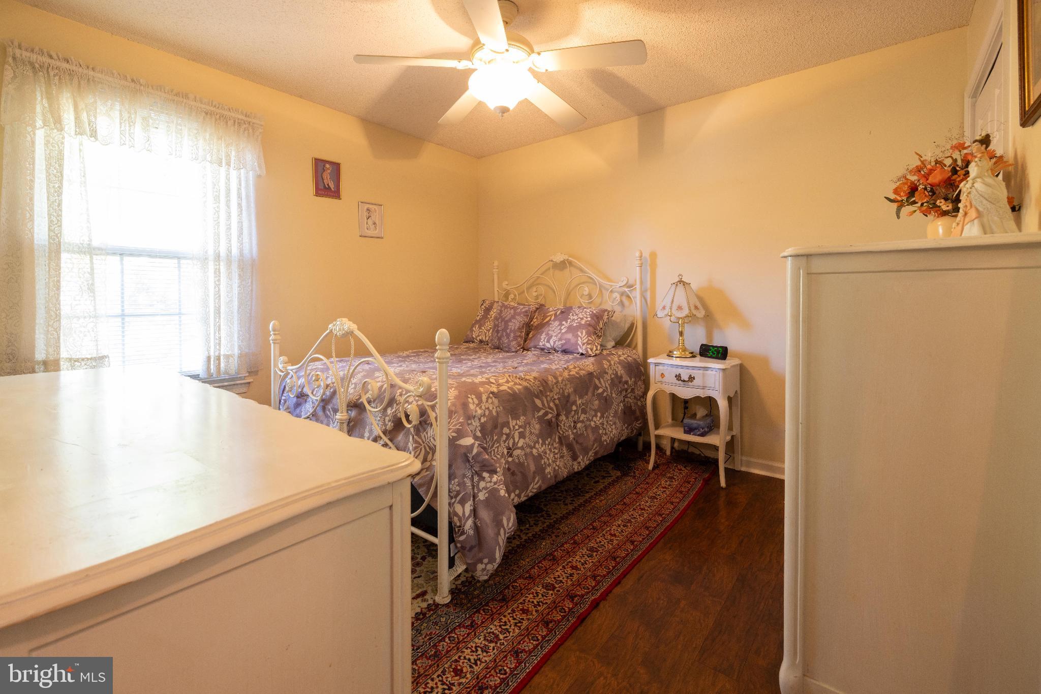 HIDDEN FIELDS - Residential