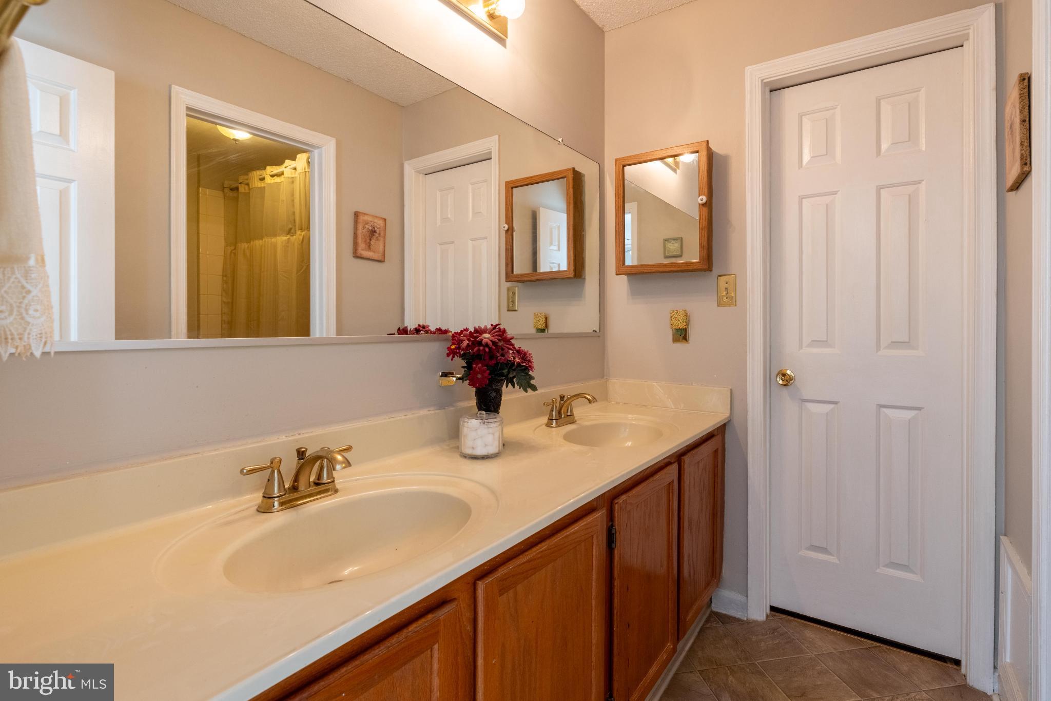 HIDDEN FIELDS - Residential