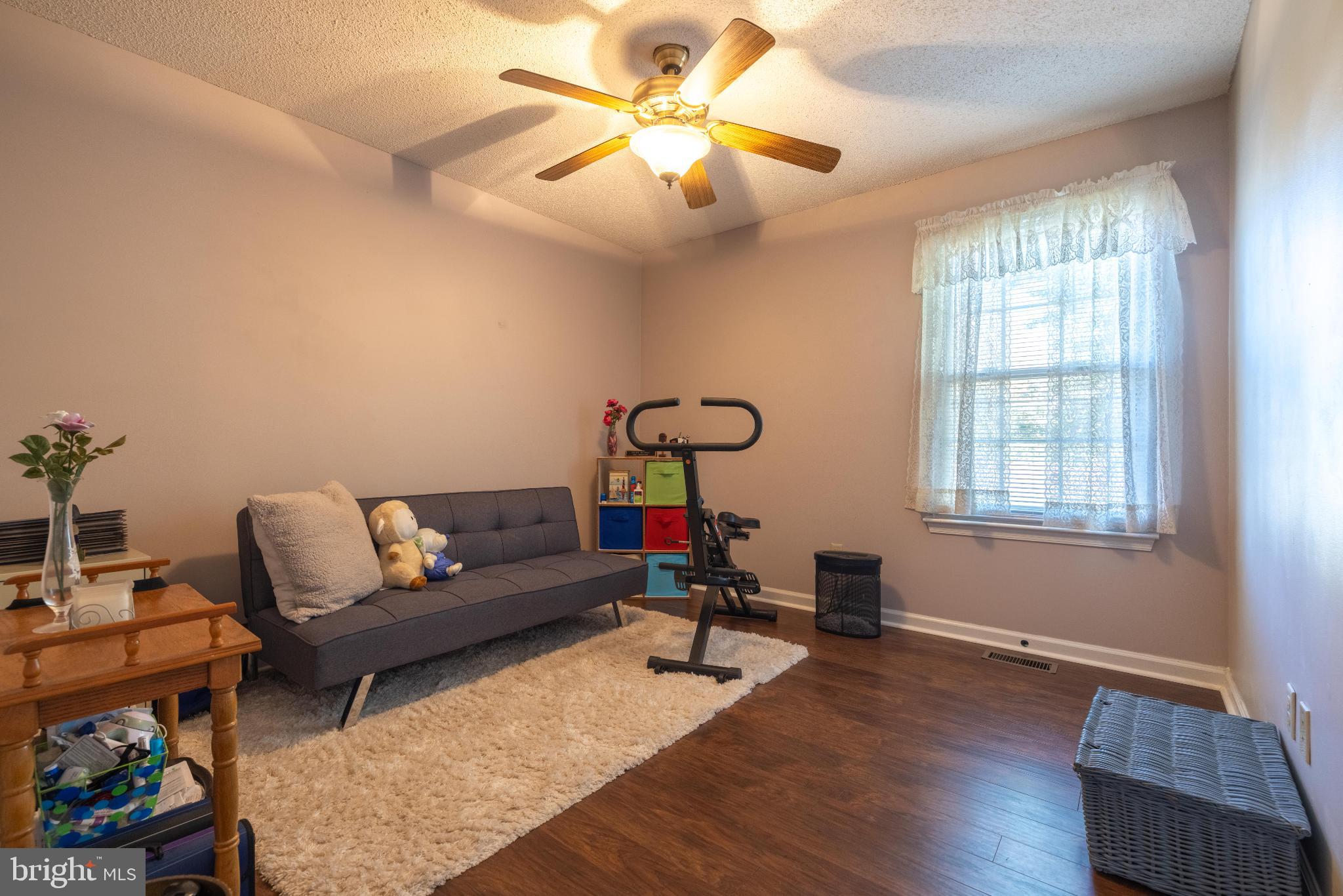 HIDDEN FIELDS - Residential