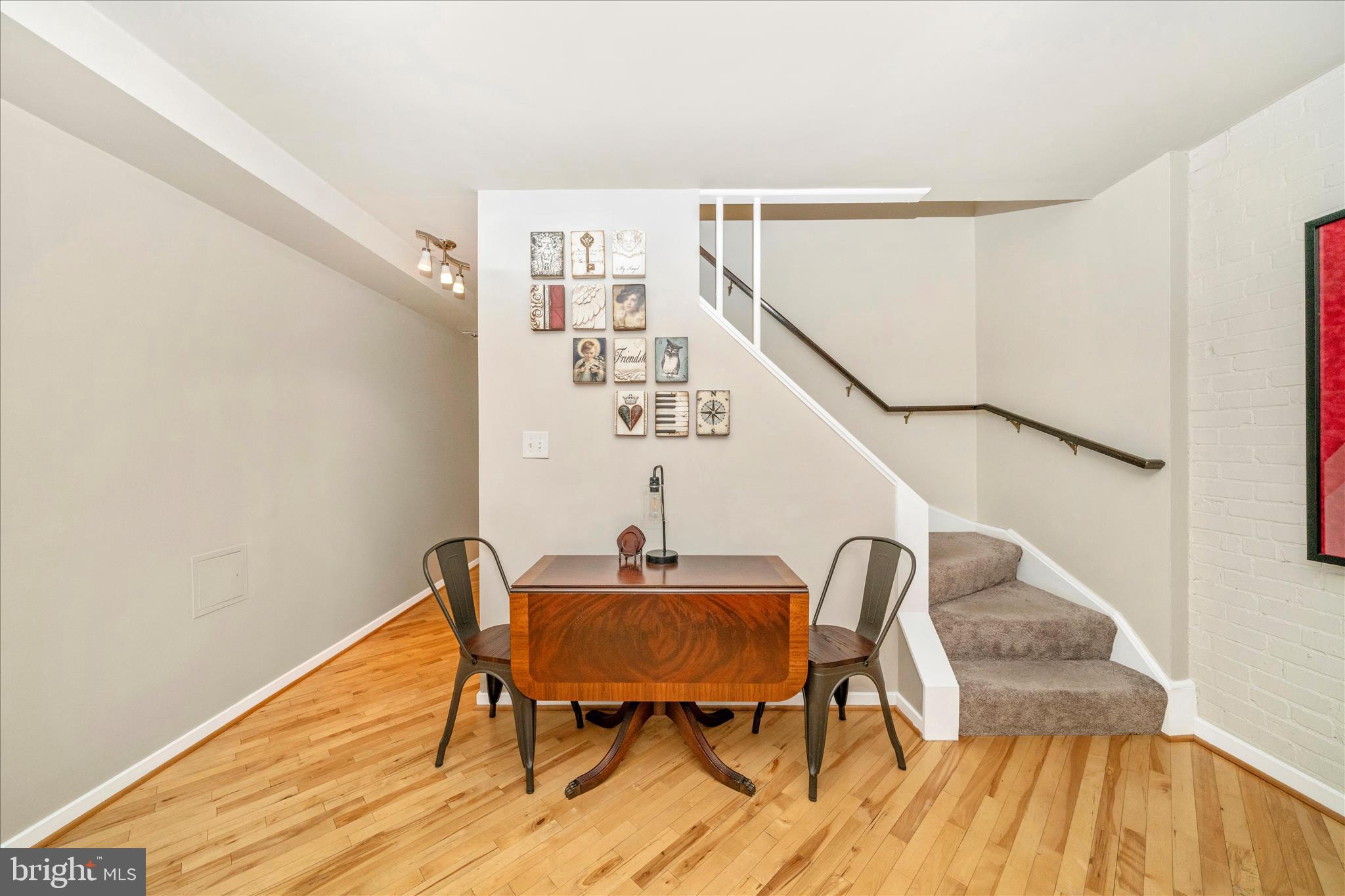 8TH STREET MEWS CONDO - Residential