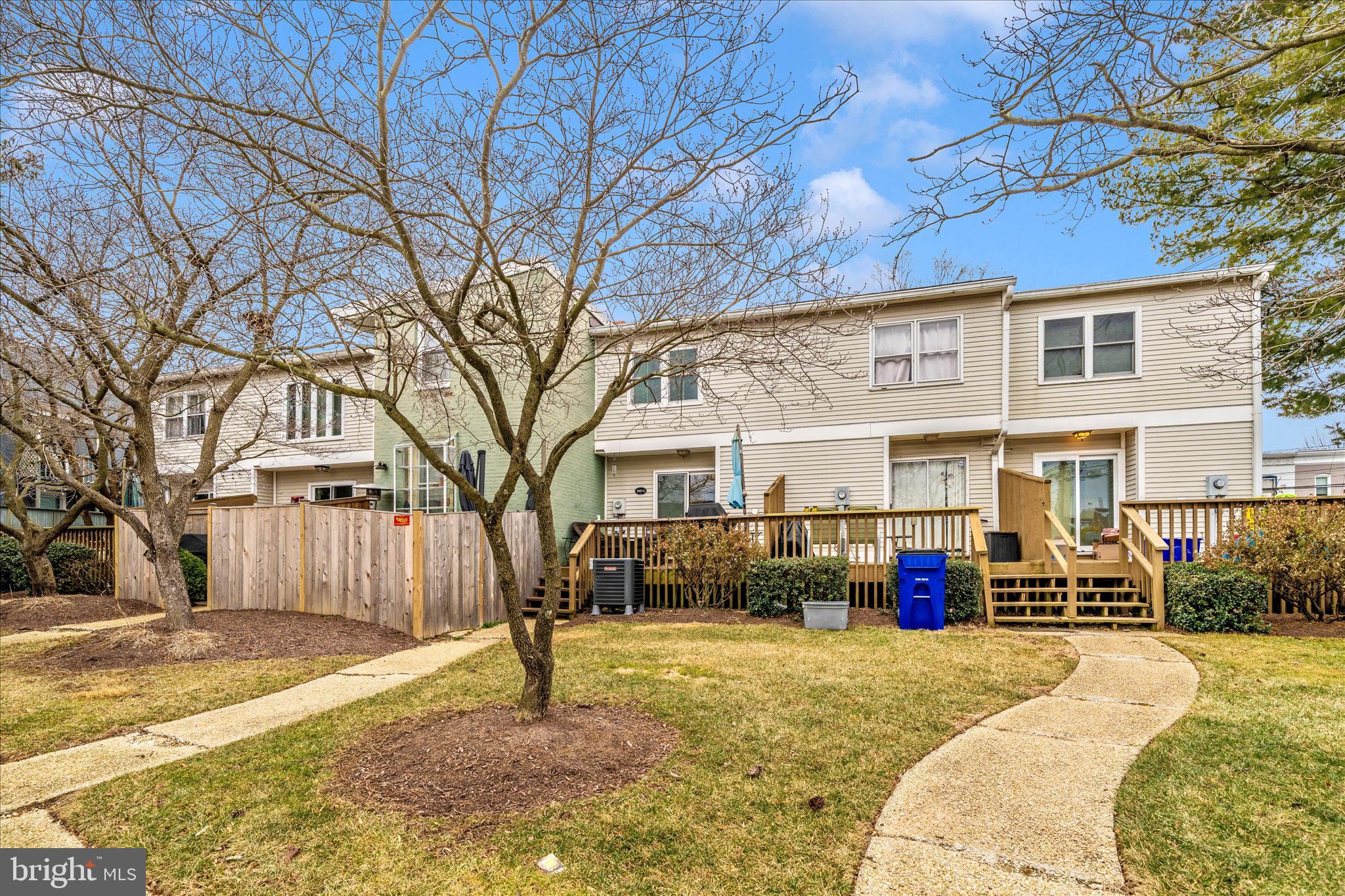 8TH STREET MEWS CONDO - Residential