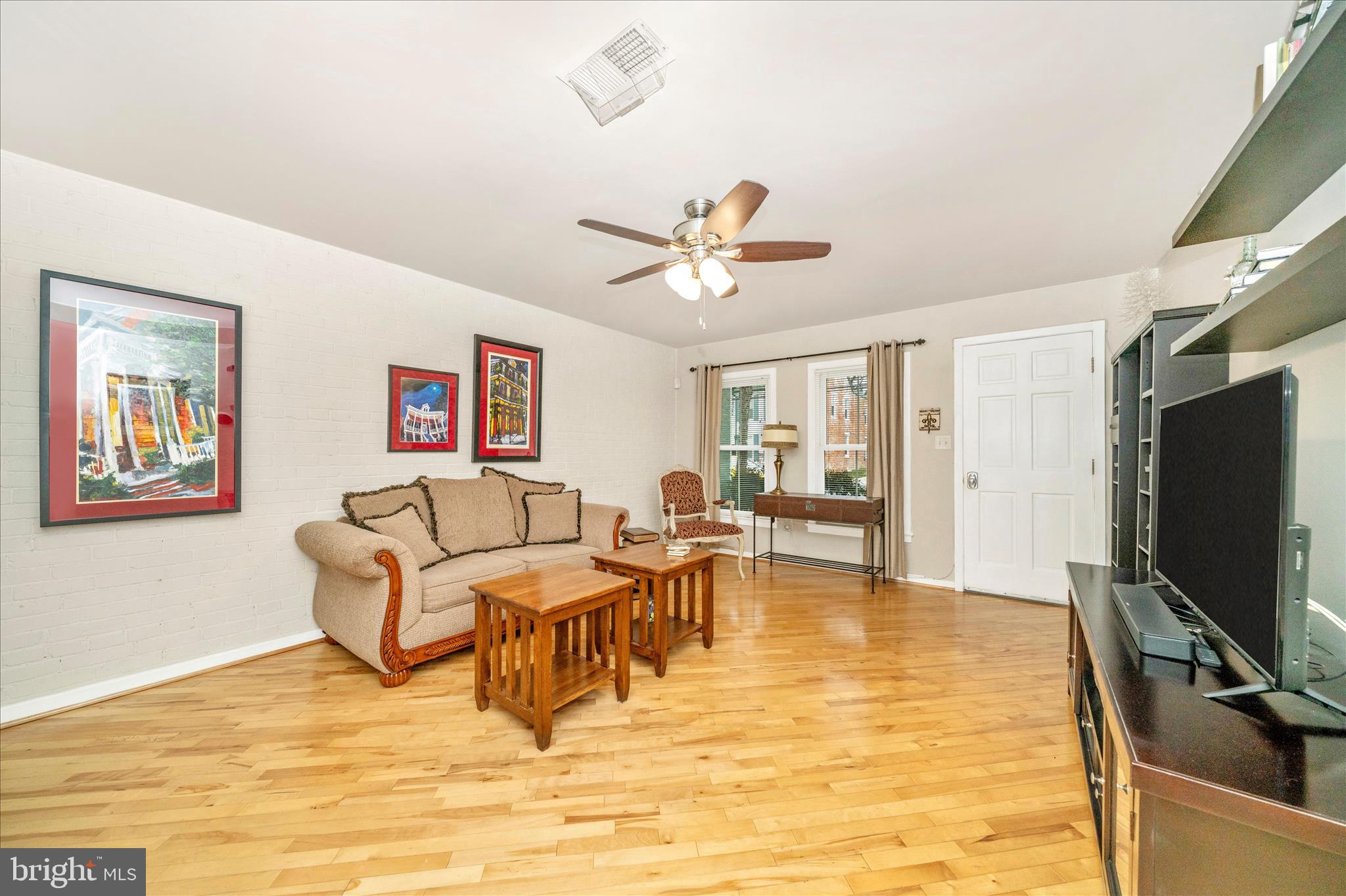 8TH STREET MEWS CONDO - Residential