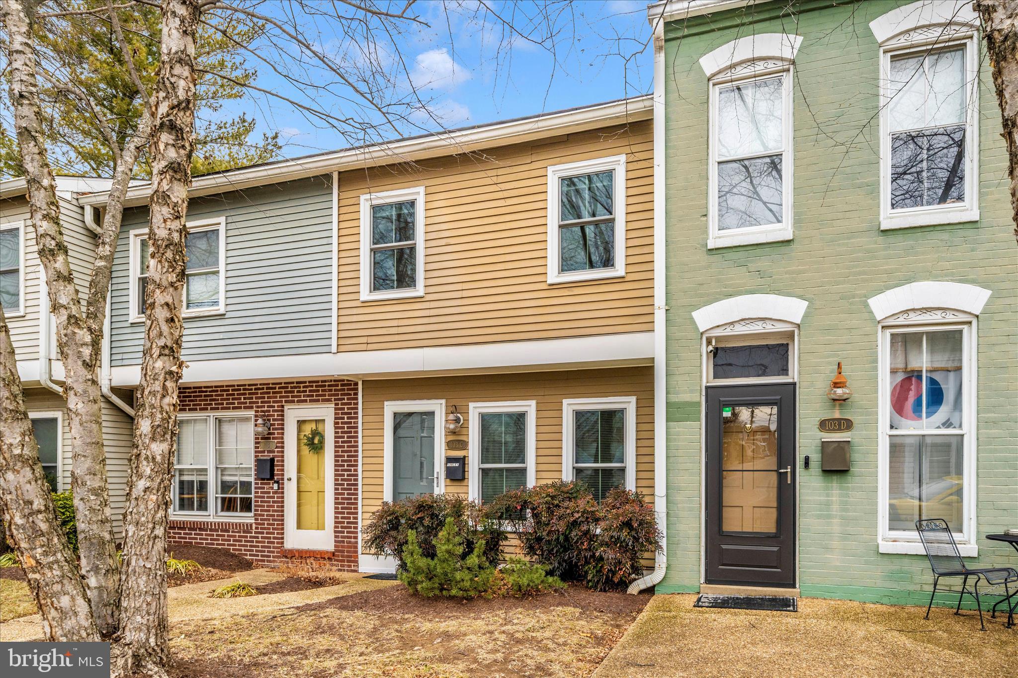 8TH STREET MEWS CONDO - Residential