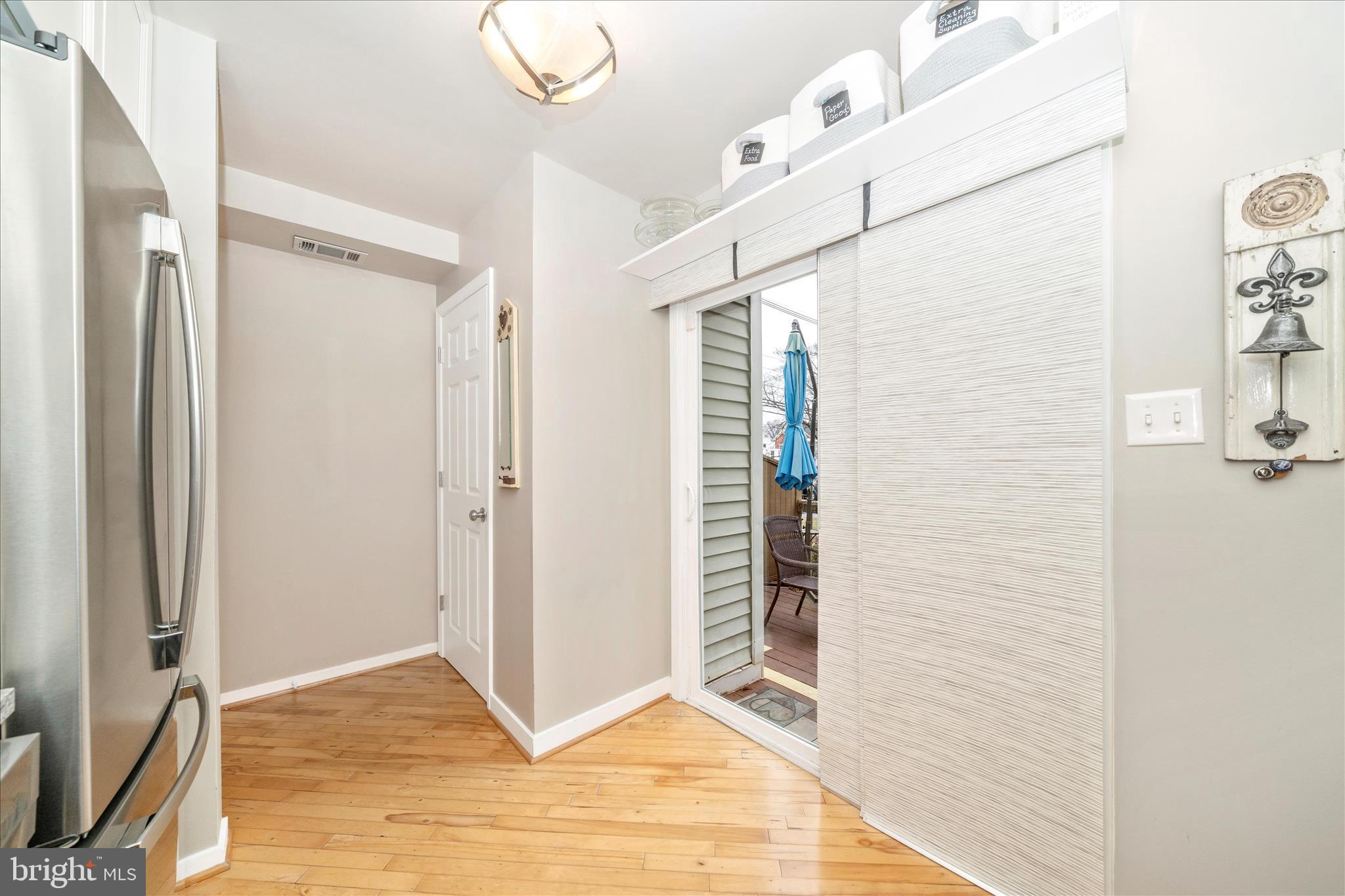 8TH STREET MEWS CONDO - Residential