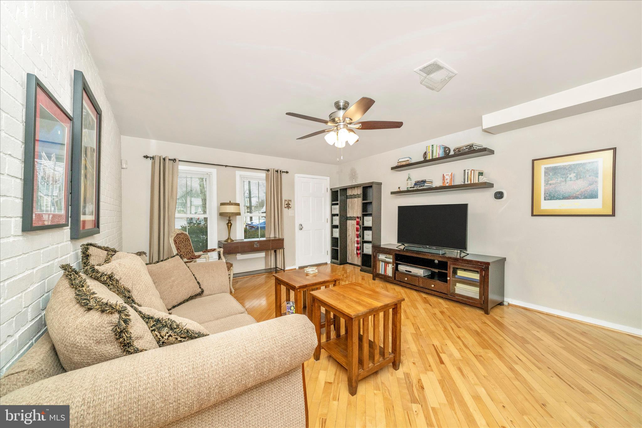 8TH STREET MEWS CONDO - Residential