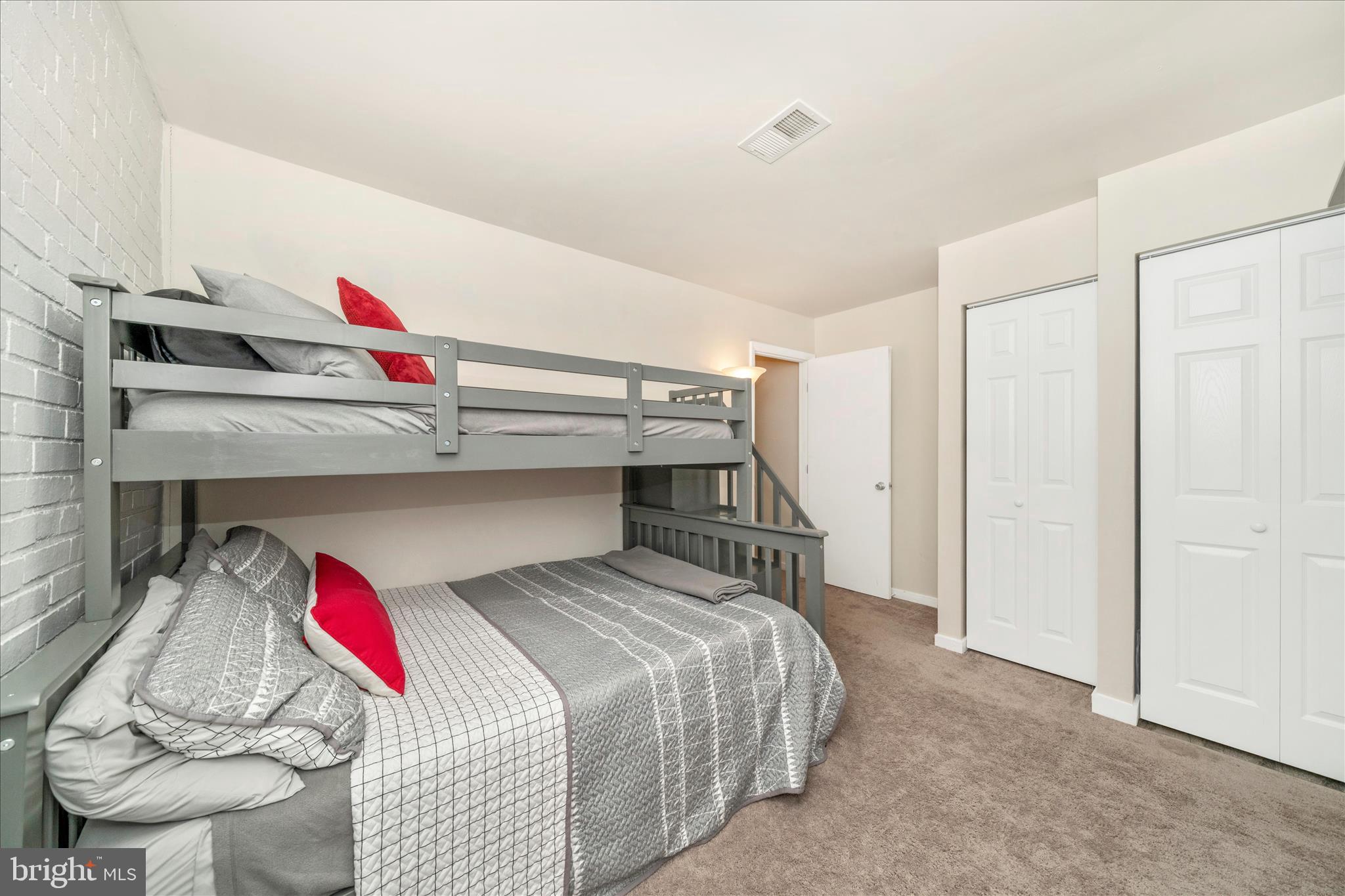 8TH STREET MEWS CONDO - Residential