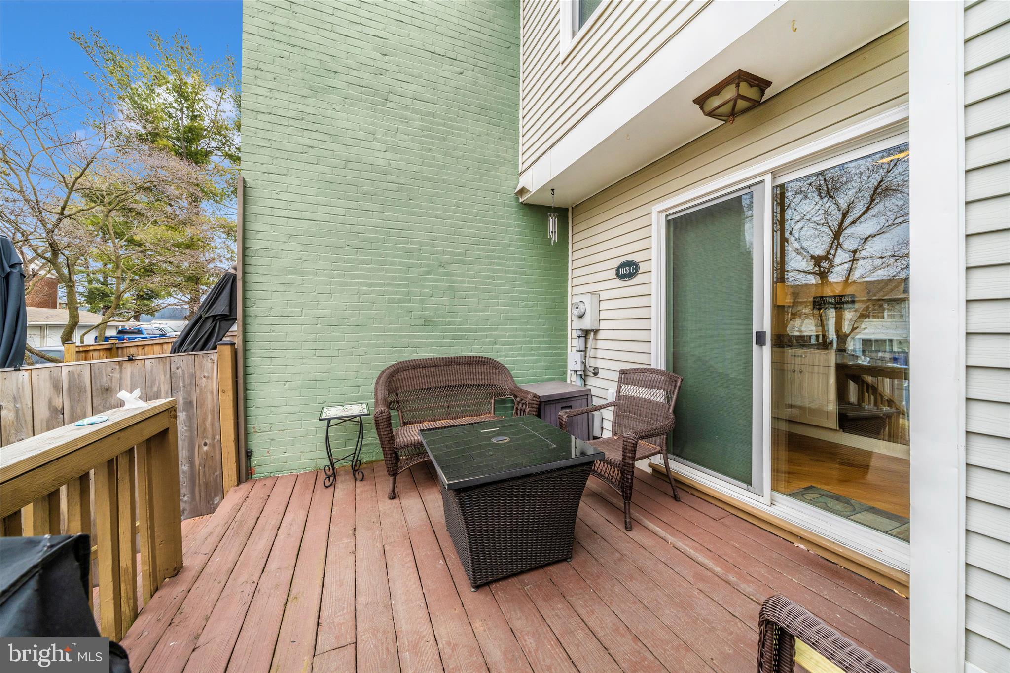 8TH STREET MEWS CONDO - Residential