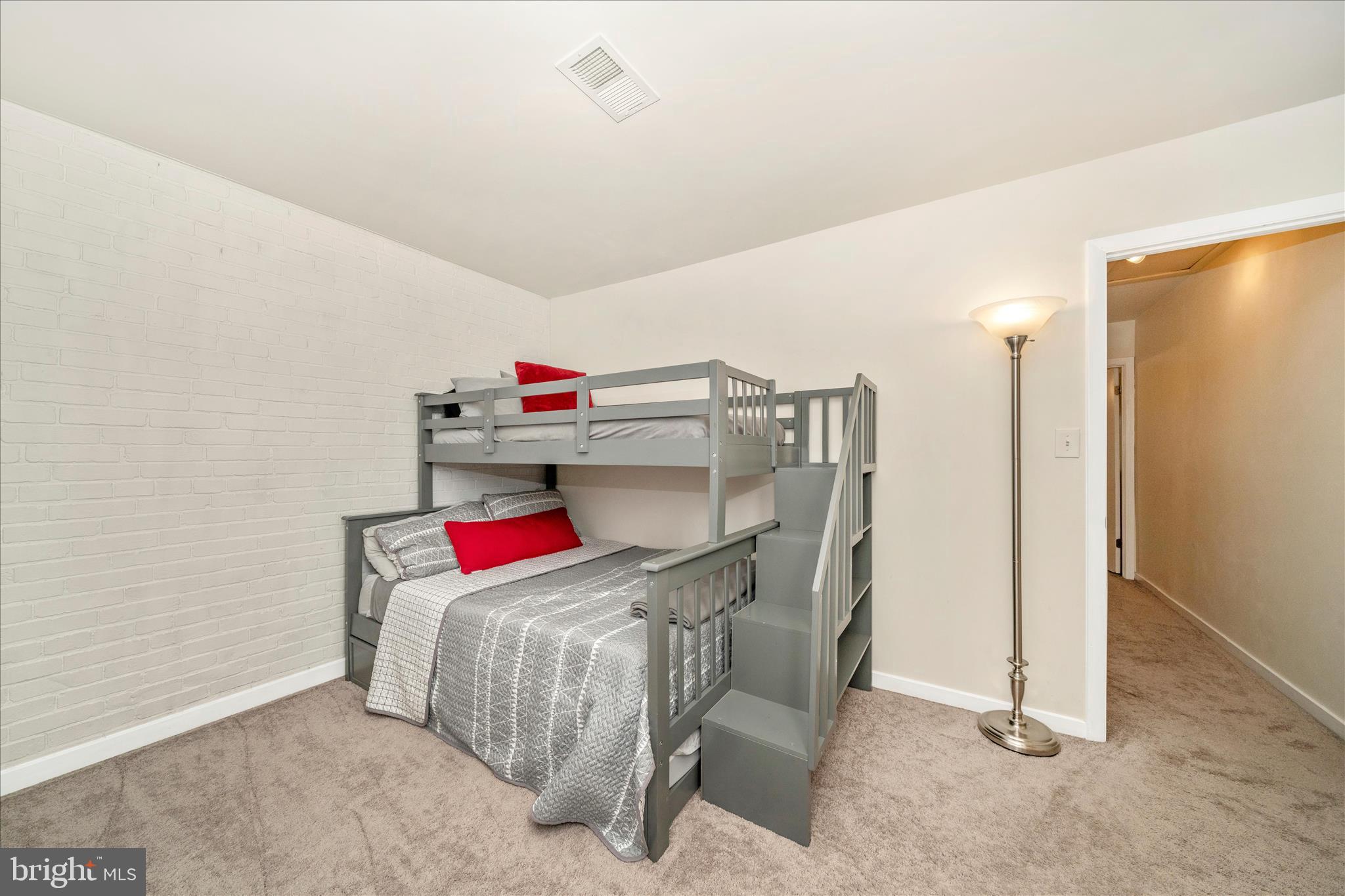 8TH STREET MEWS CONDO - Residential