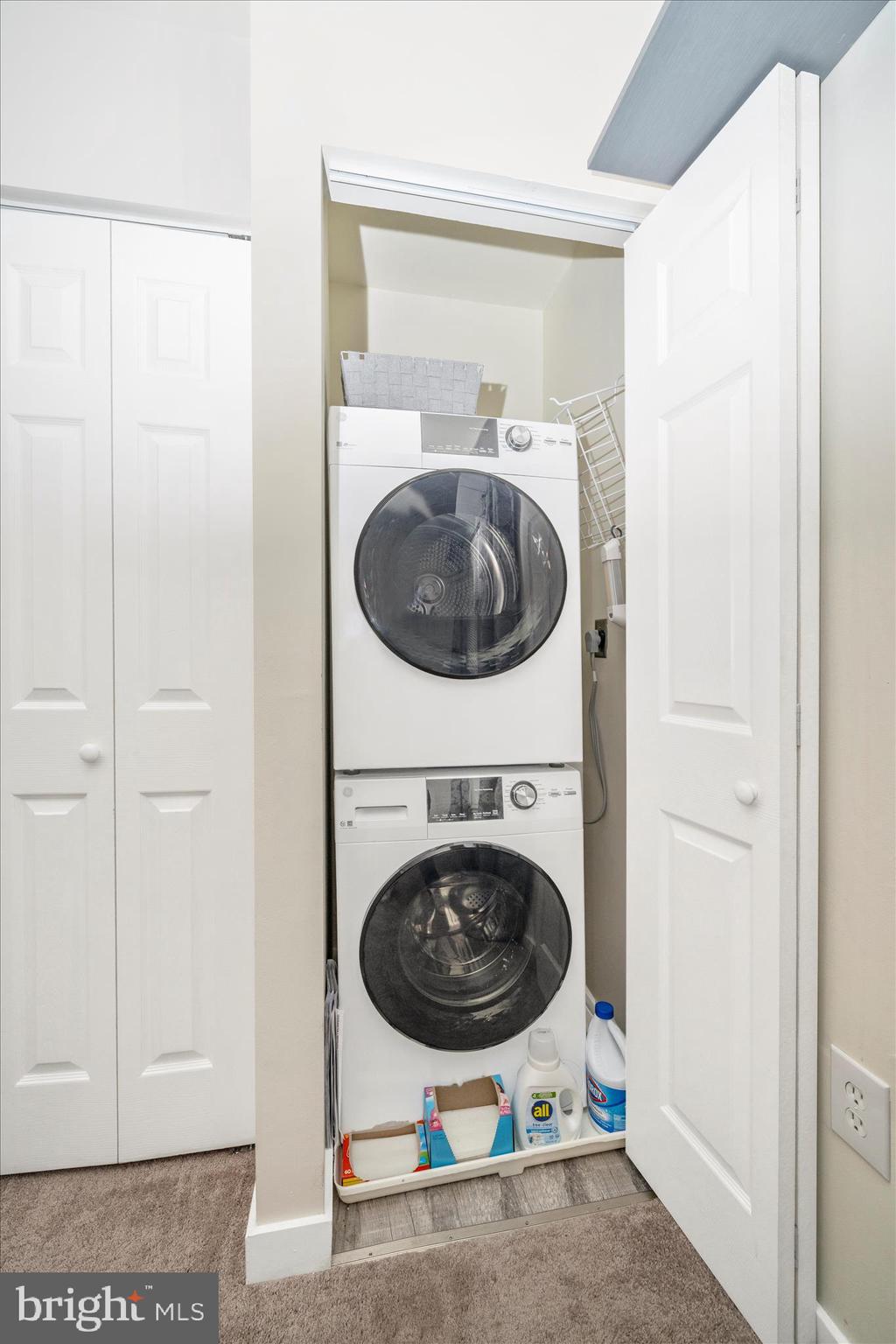 8TH STREET MEWS CONDO - Residential