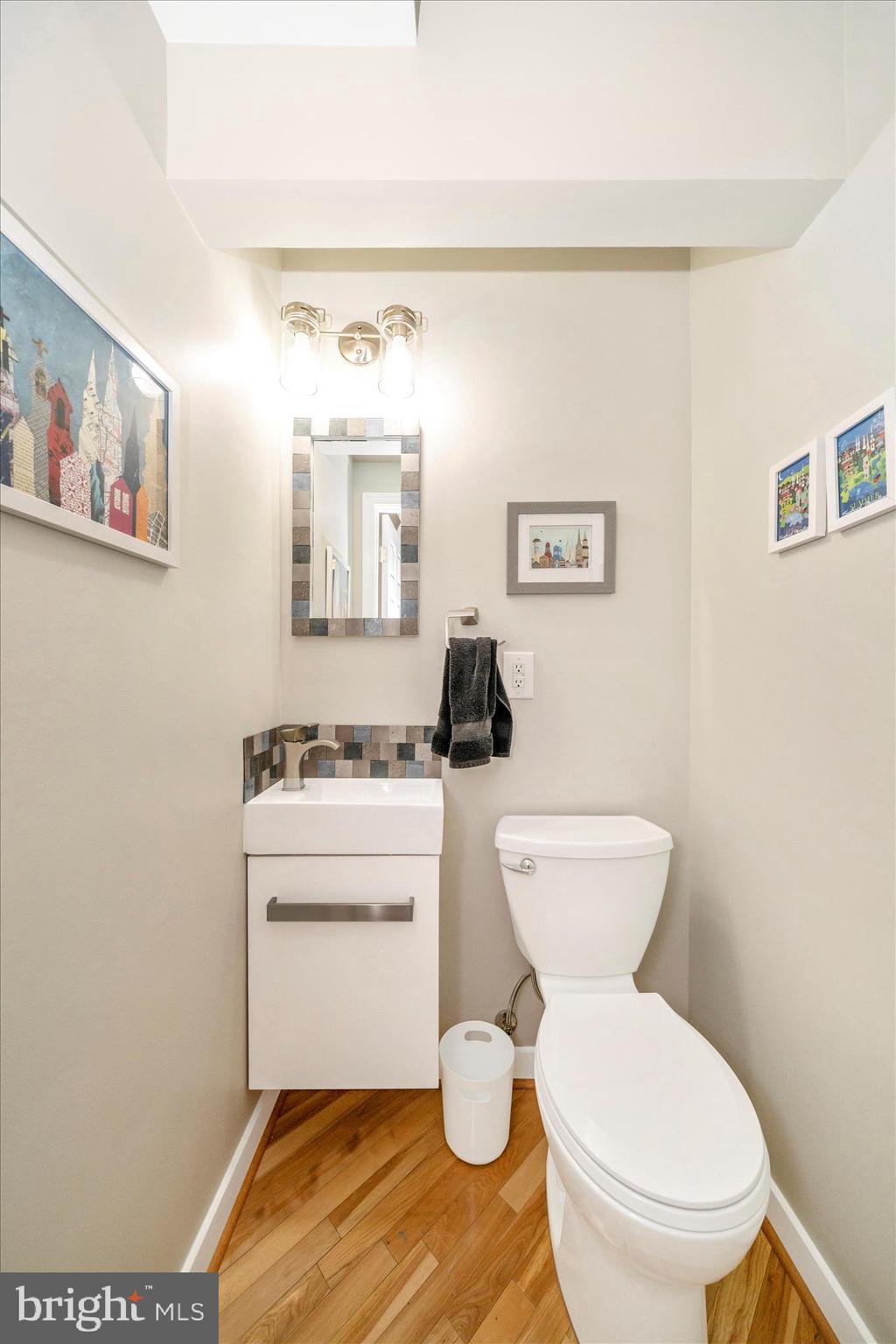 8TH STREET MEWS CONDO - Residential