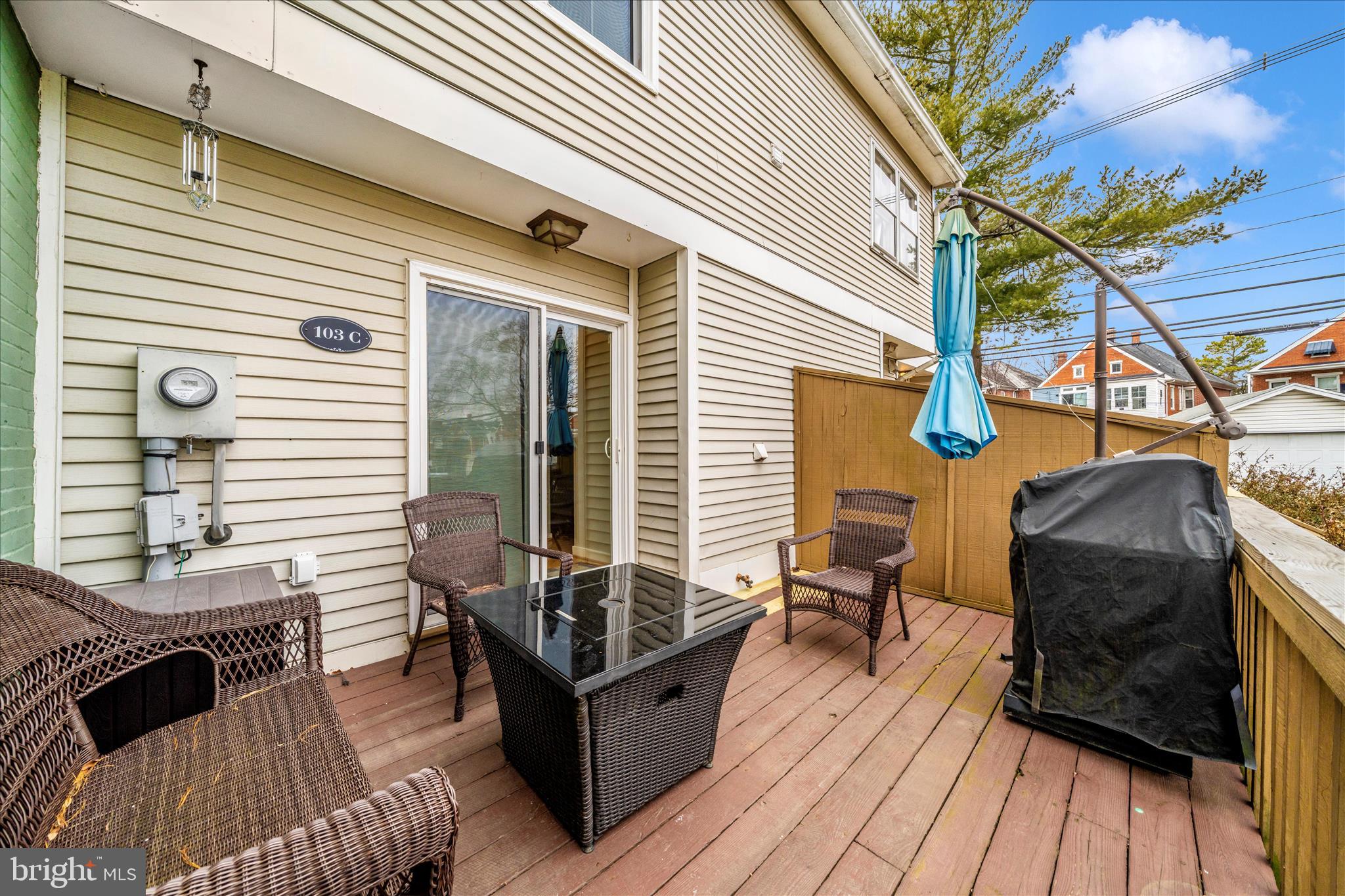 8TH STREET MEWS CONDO - Residential