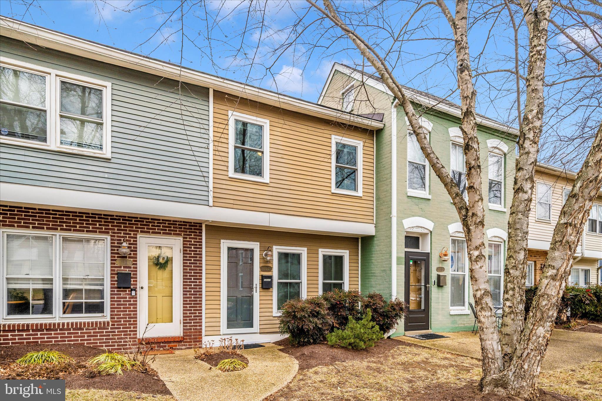 8TH STREET MEWS CONDO - Residential