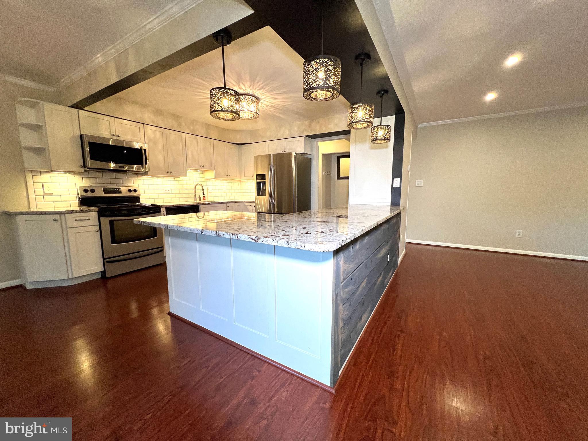 119 CASTLETOWN ROAD 302