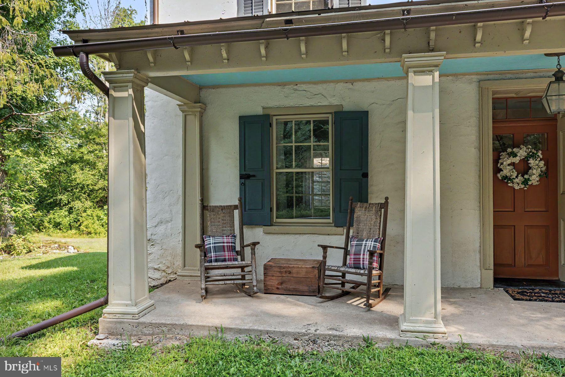 1067 W THATCHER ROAD