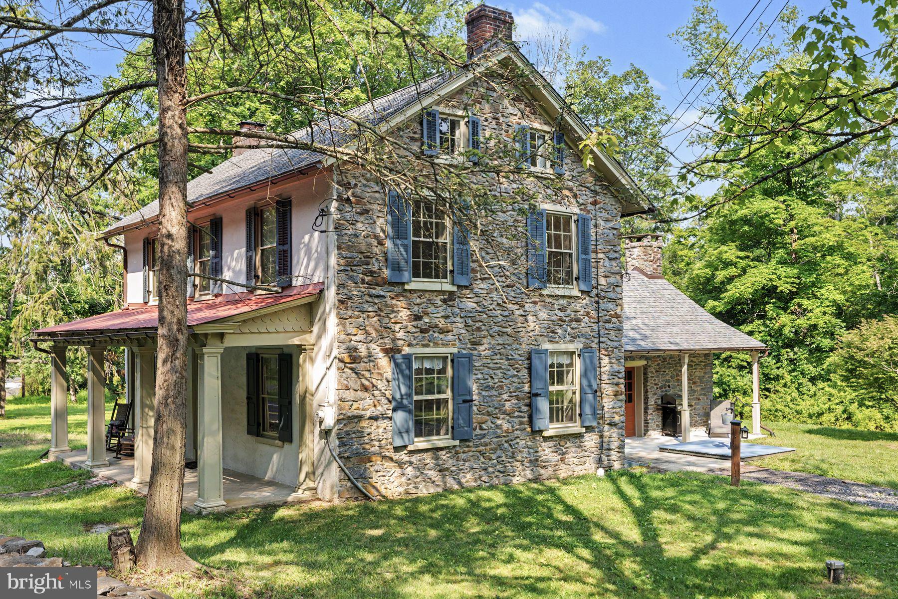 1067 W THATCHER ROAD