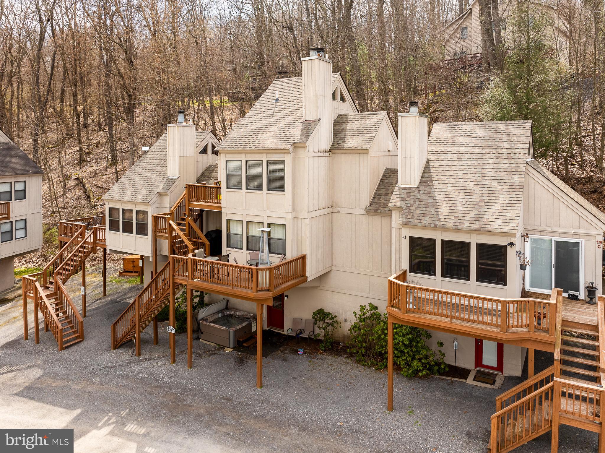 135 JEFFREY LANE 19A