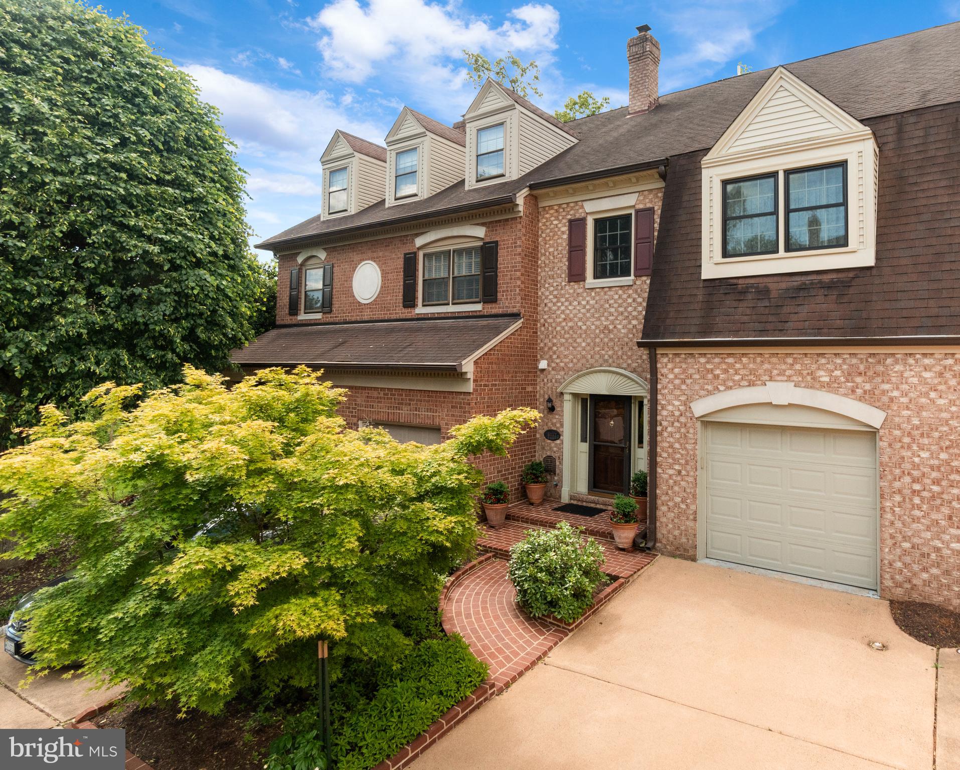 6353 BRAMPTON COURT
