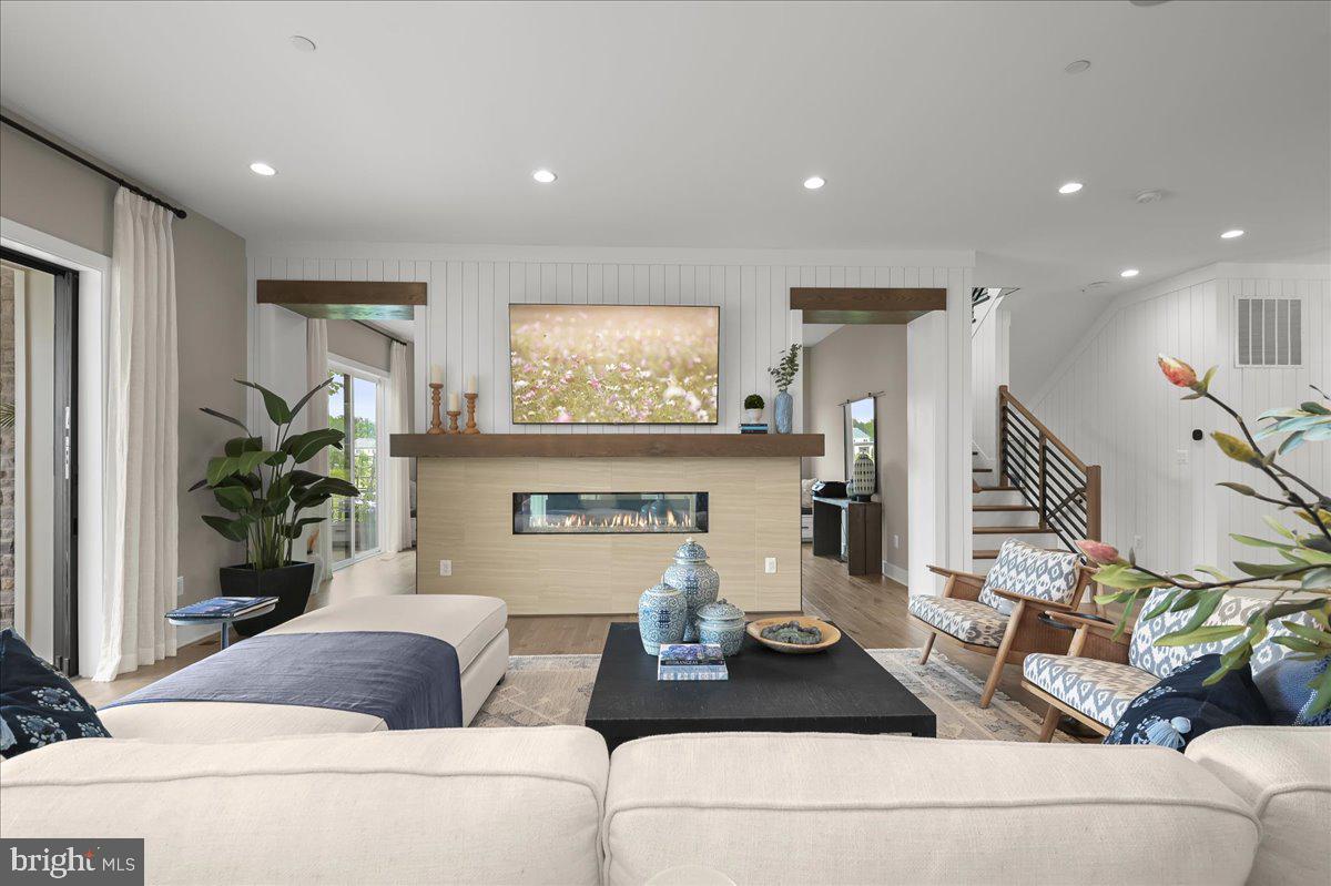 THE RIDINGS AT NORTH BRANCH - Residential