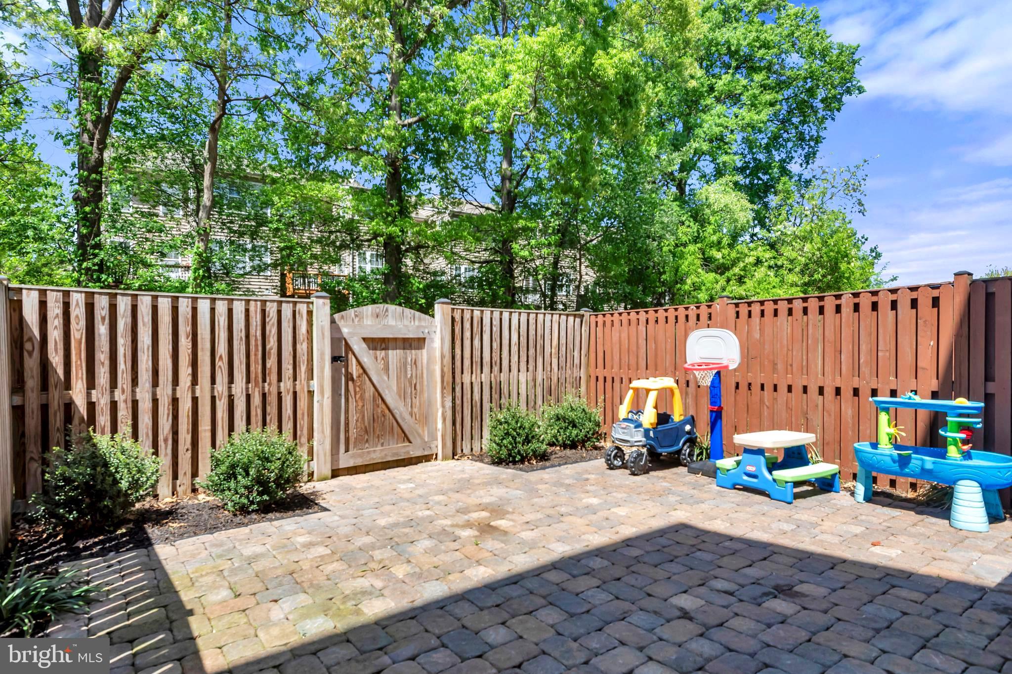 RIVER OAKS - Residential