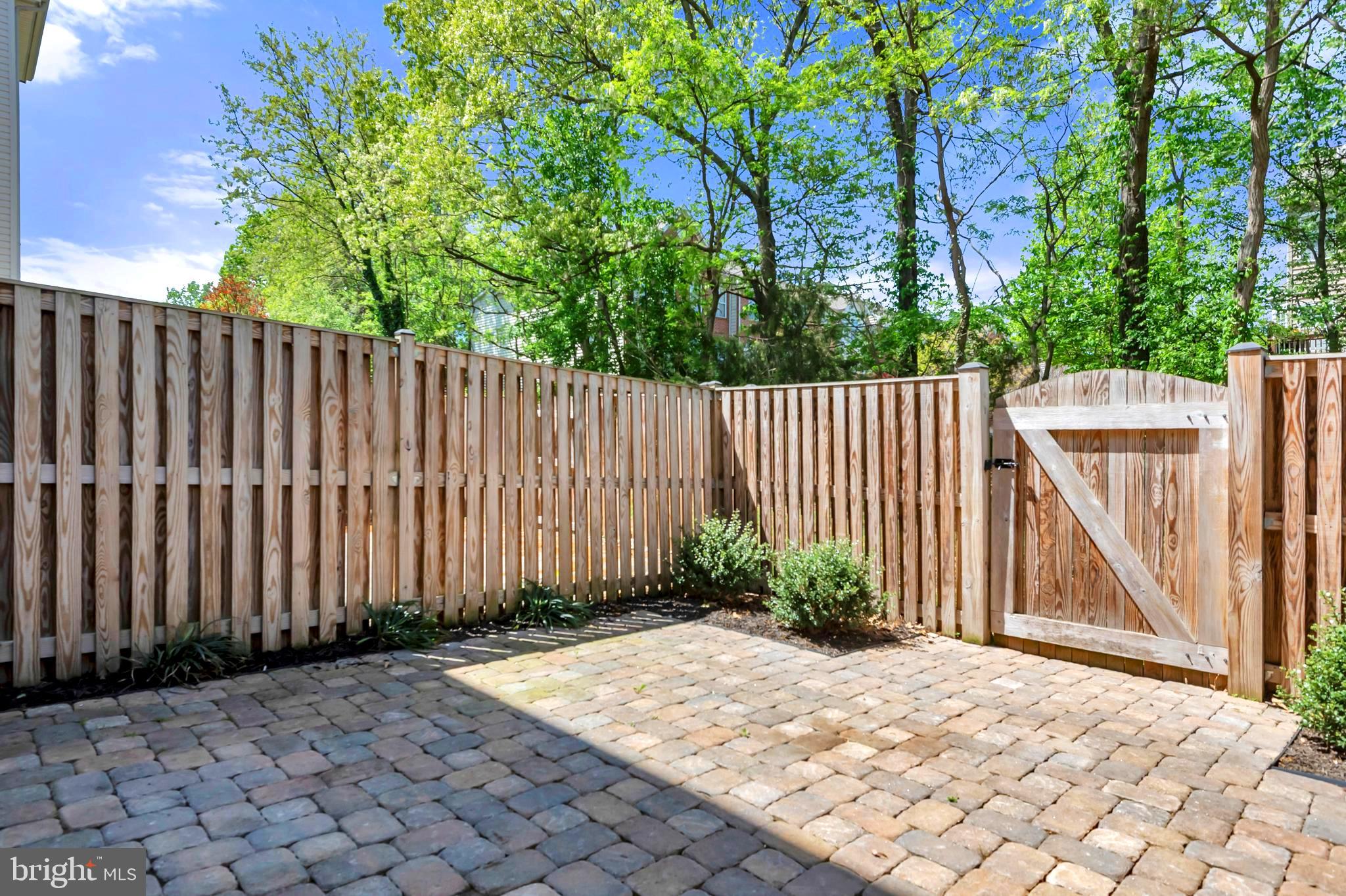 RIVER OAKS - Residential