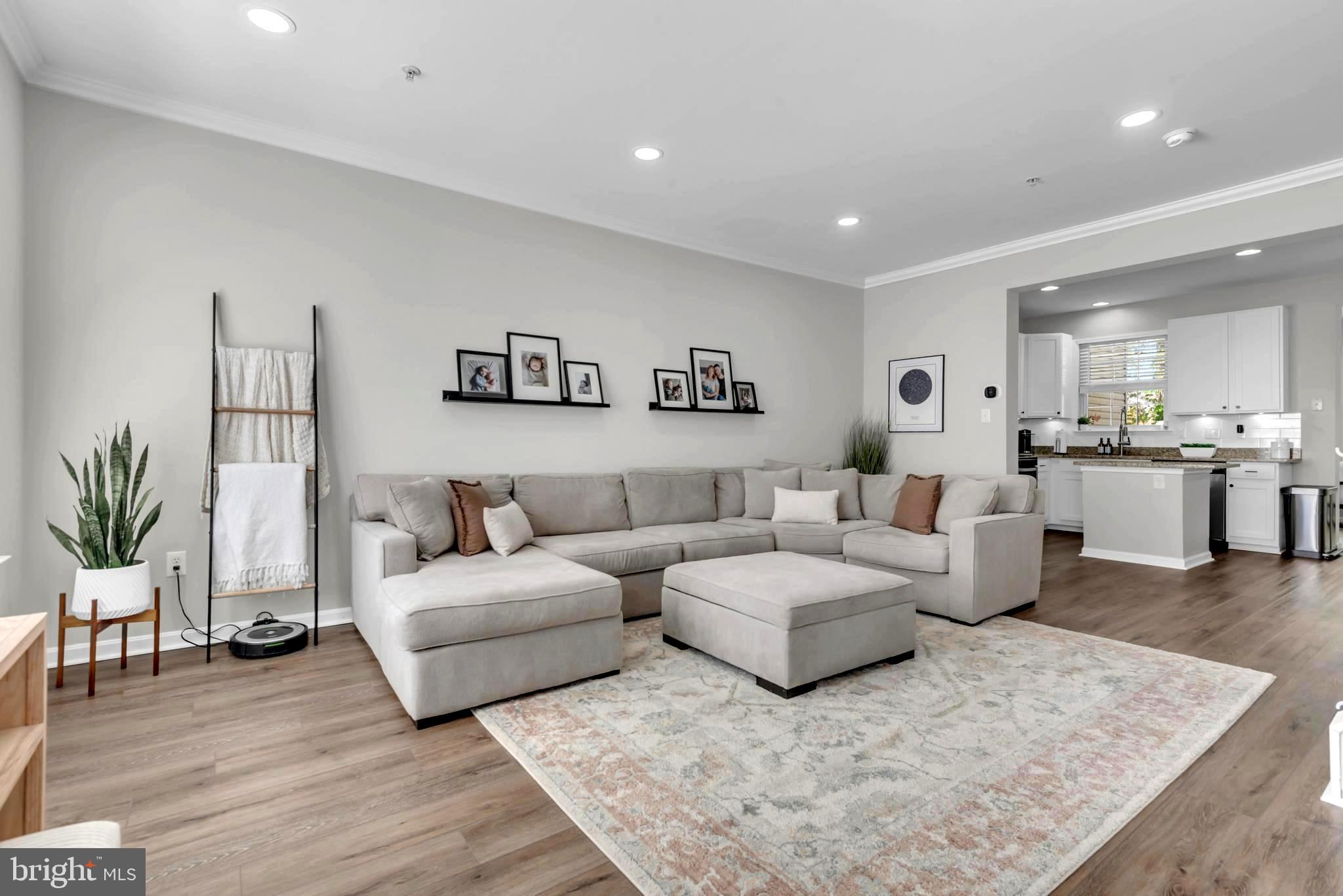 RIVER OAKS - Residential