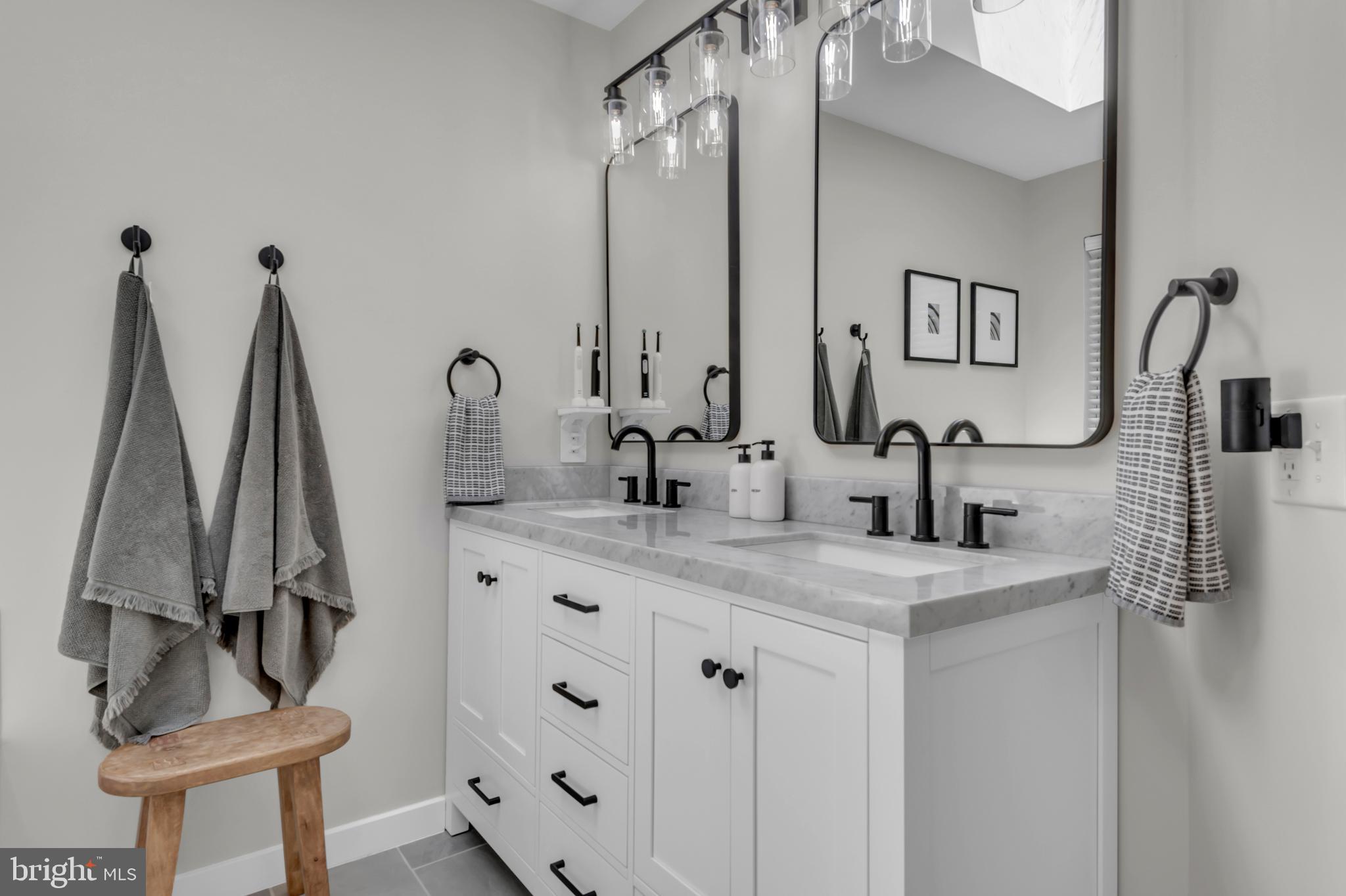 RIVER OAKS - Residential