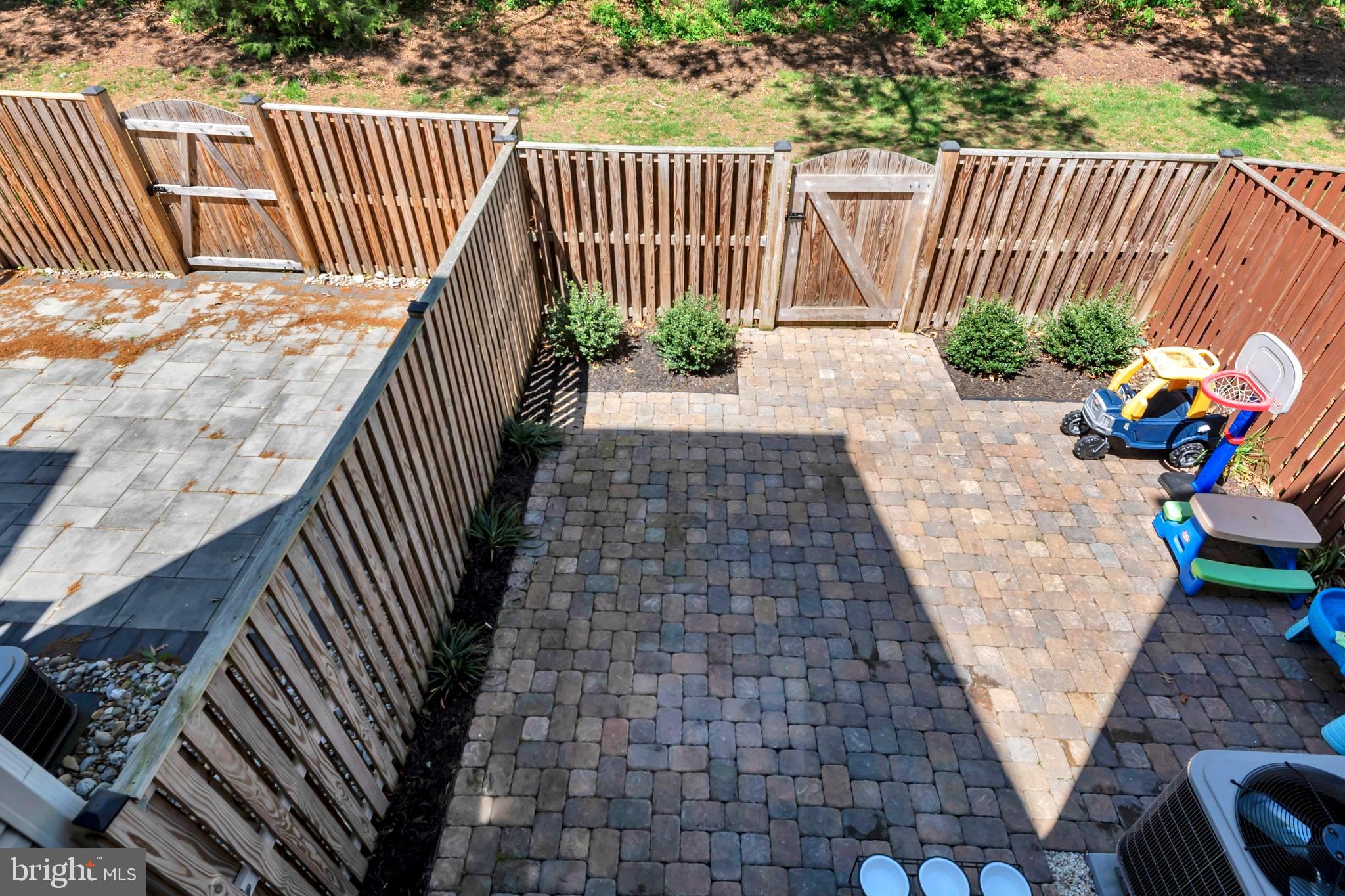 RIVER OAKS - Residential