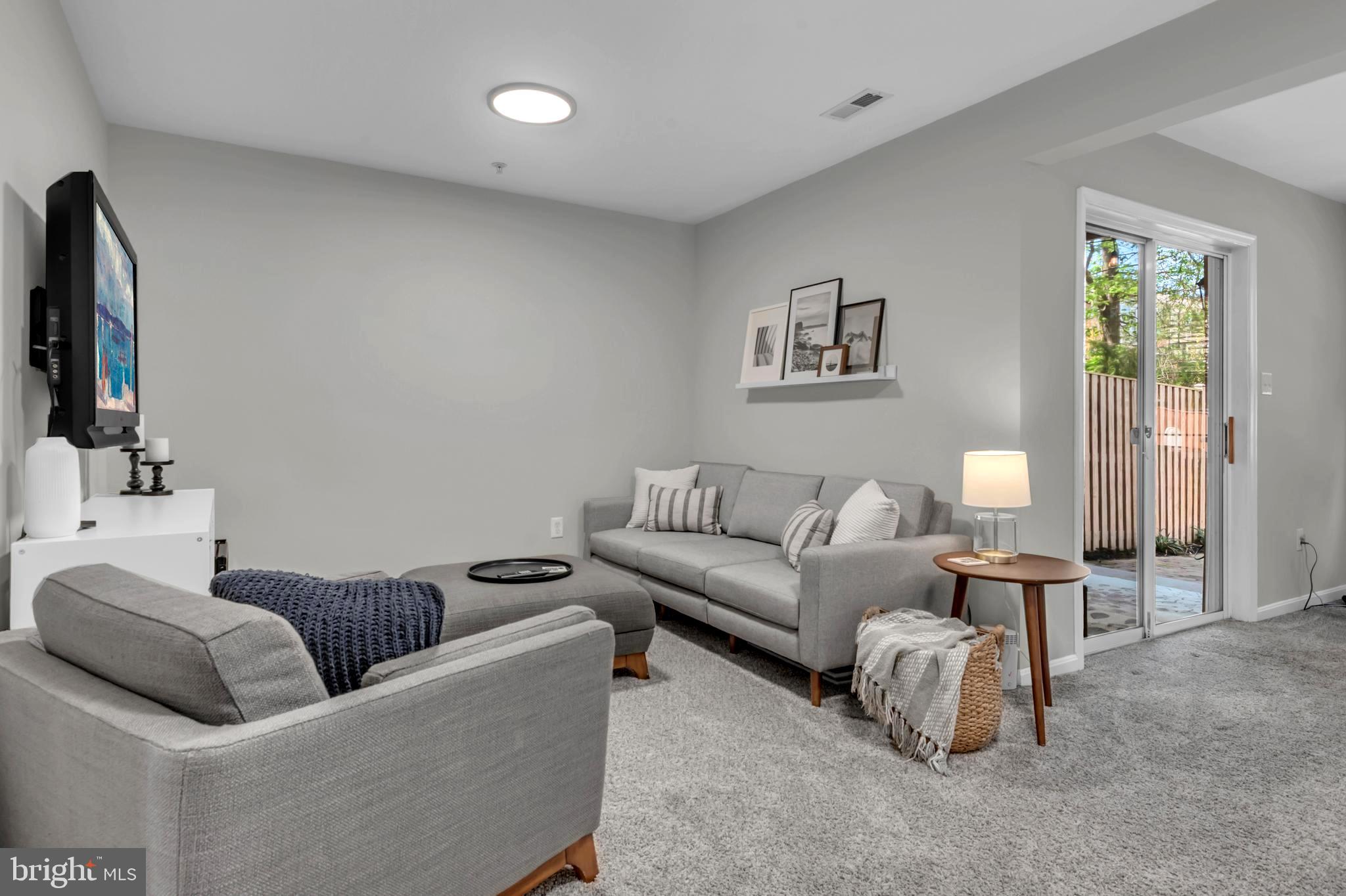 RIVER OAKS - Residential