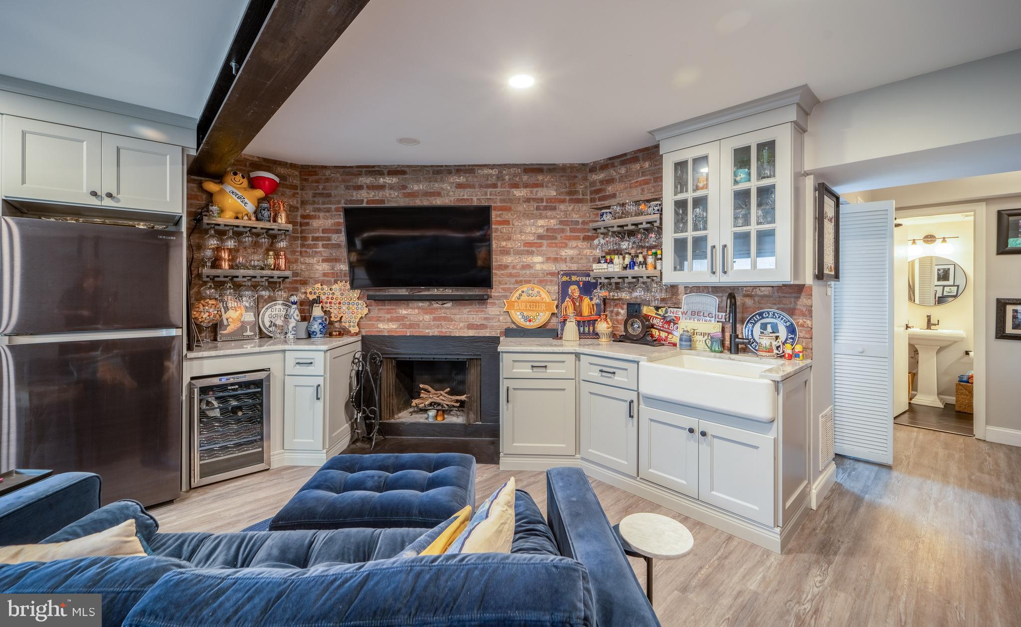 DUNN LORING VILLAGE - Residential Lease