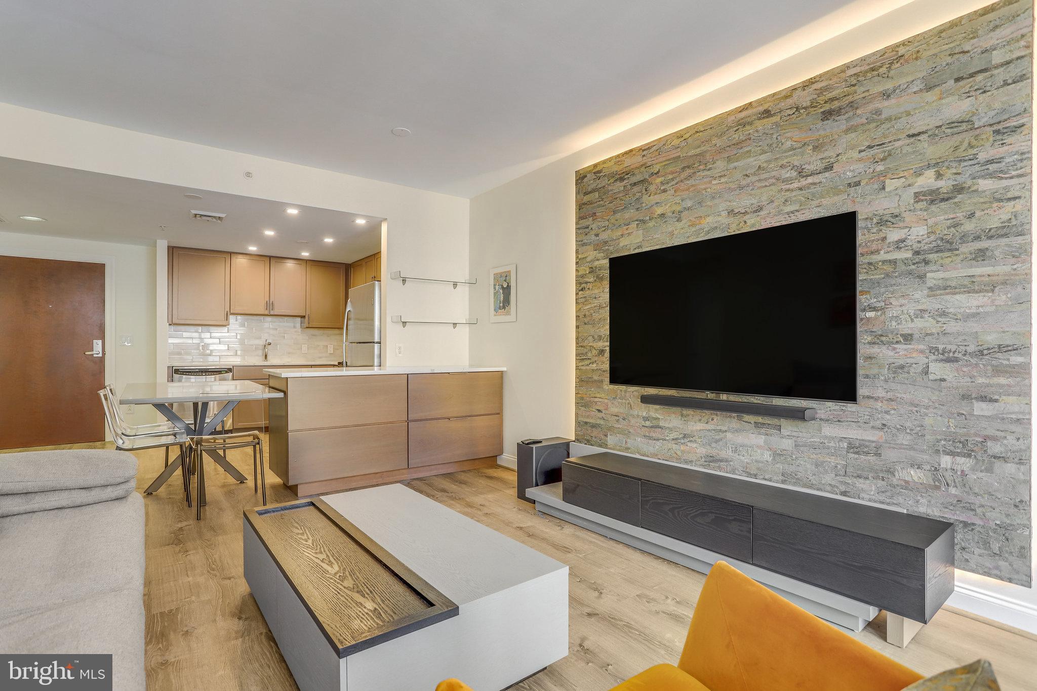 CLARENDON - Residential Lease