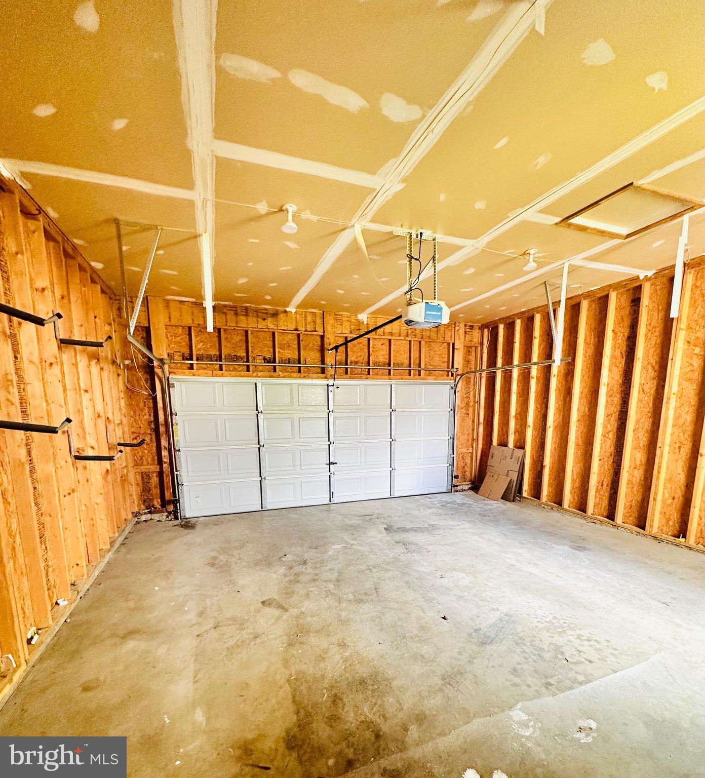 HUNTFIELD - Residential Lease