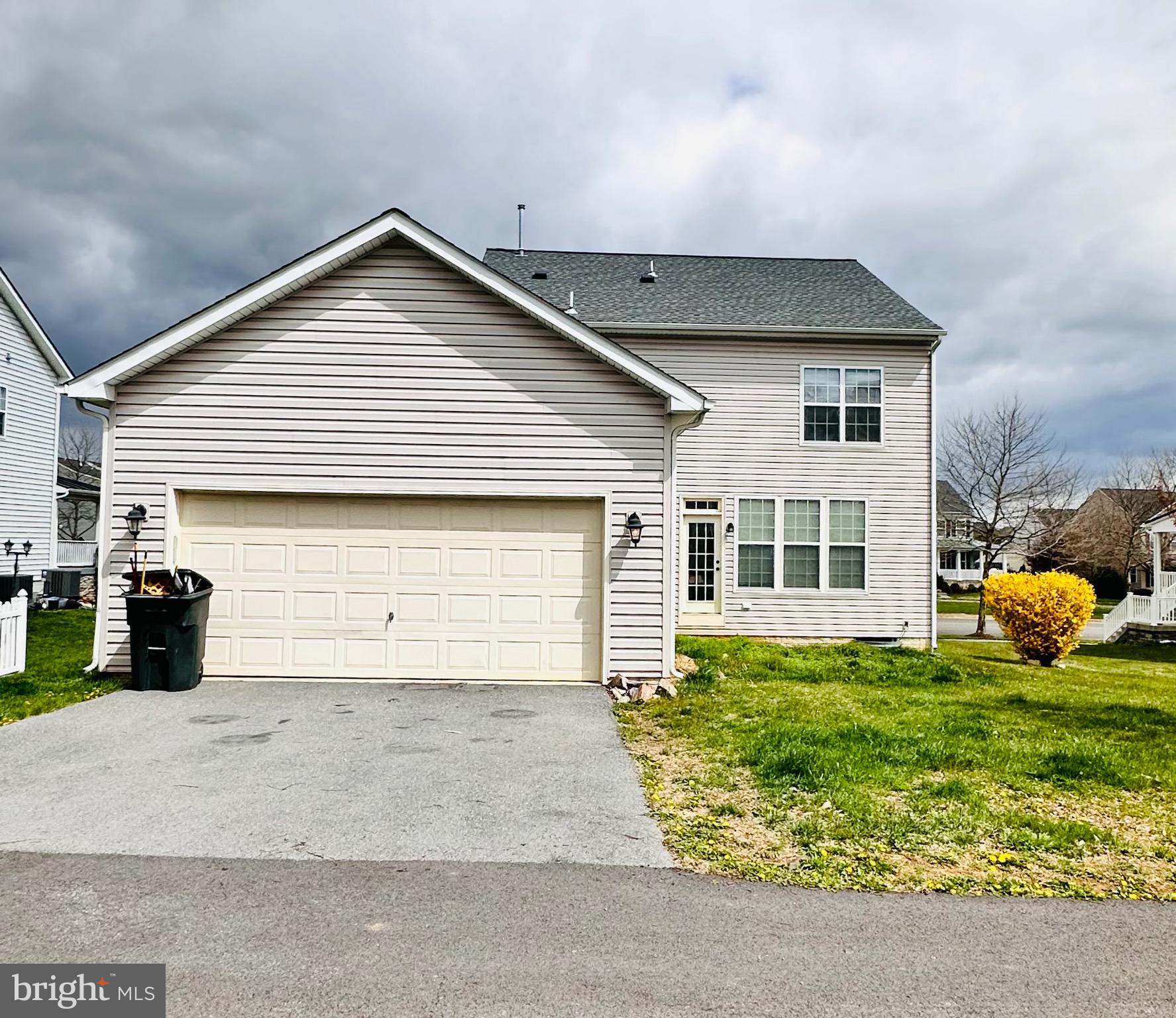 HUNTFIELD - Residential Lease