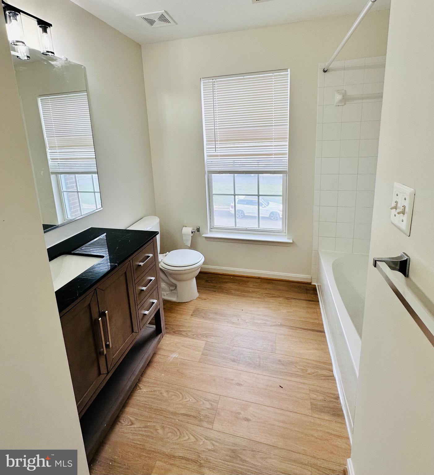 HUNTFIELD - Residential Lease