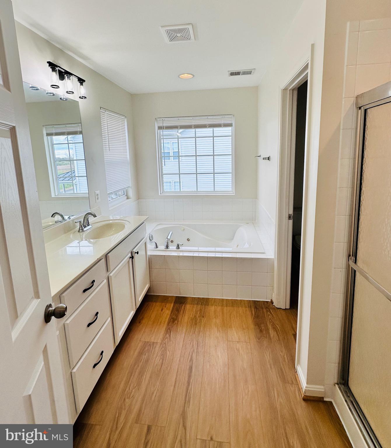 HUNTFIELD - Residential Lease