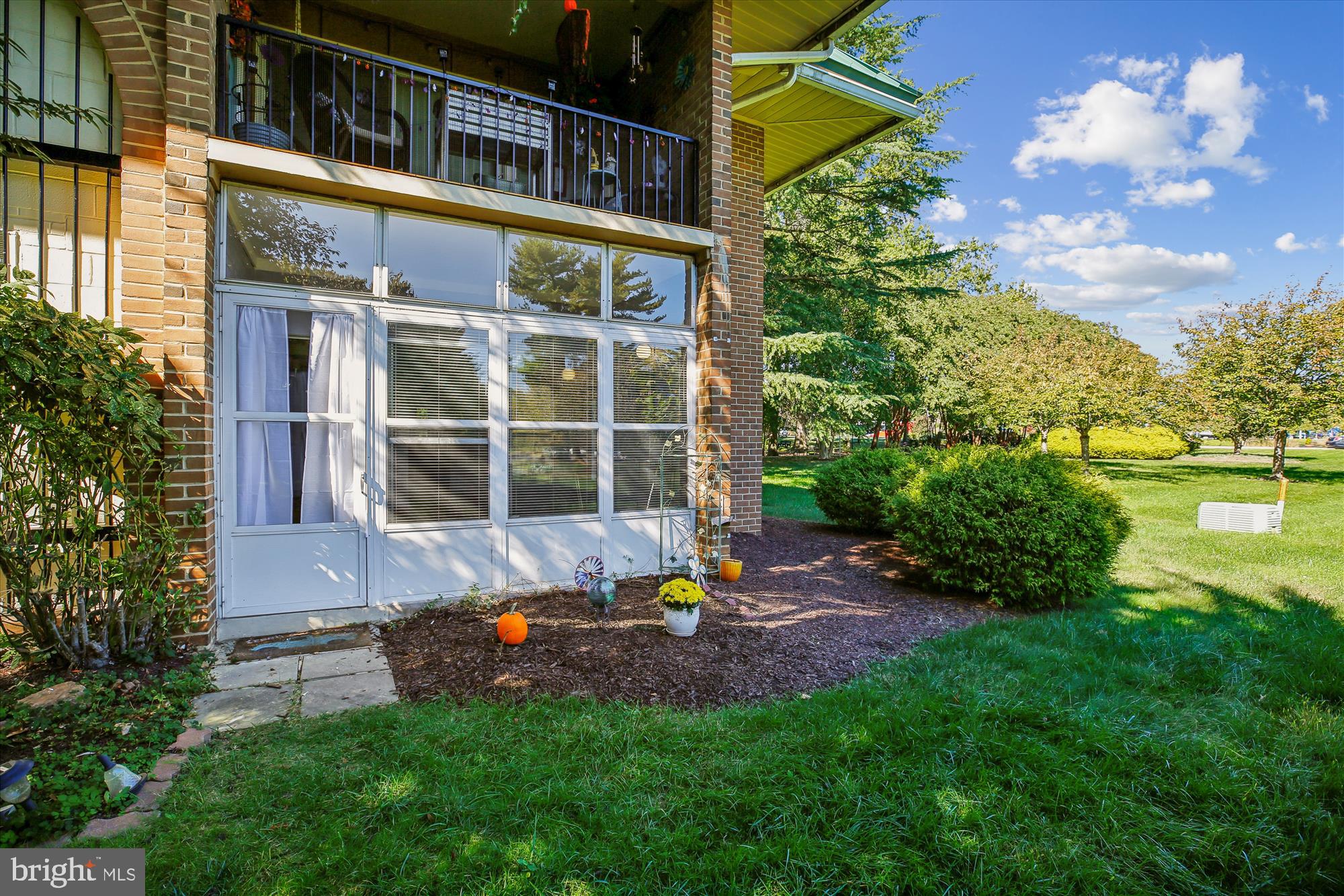 LEISURE WORLD - Residential Lease