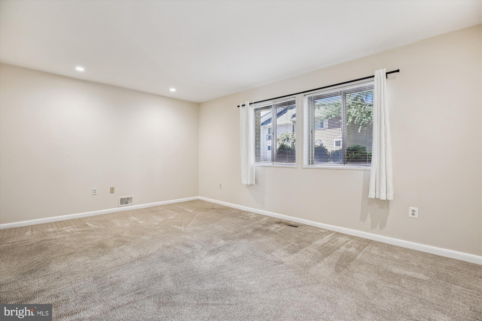 LEISURE WORLD - Residential Lease